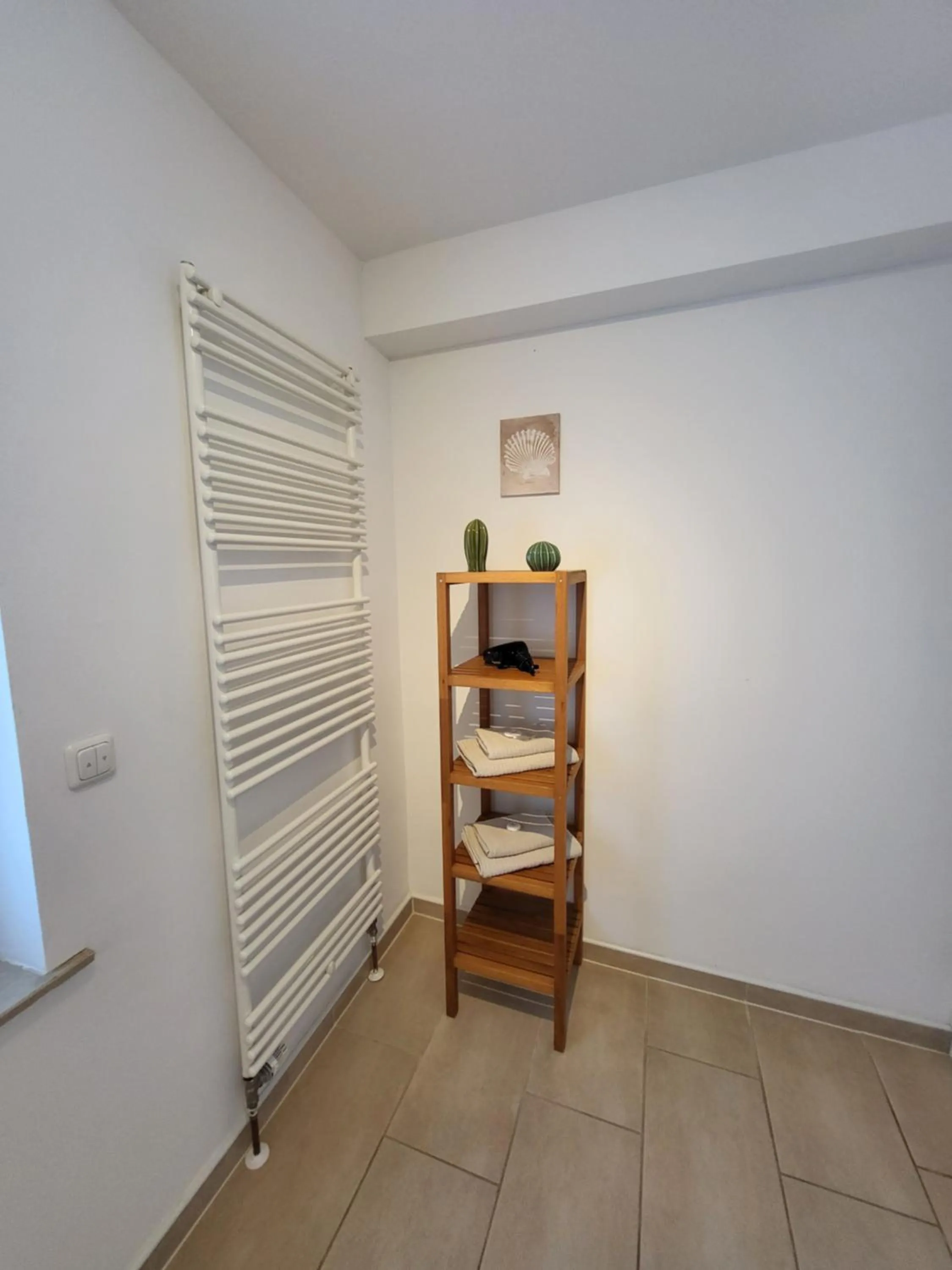 Bathroom in CJS Apartments - Chill or Drive am Nürburgring, Free Parking, WLan, Spacious Rooms, Quiet Location