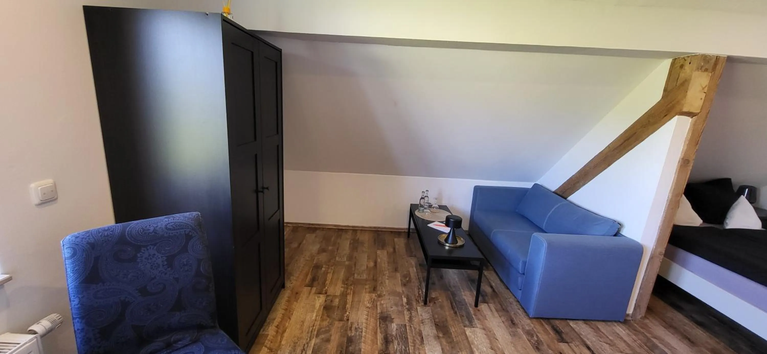 Seating area in CJS Apartments - Chill or Drive am Nürburgring, Free Parking, WLan, Spacious Rooms, Quiet Location