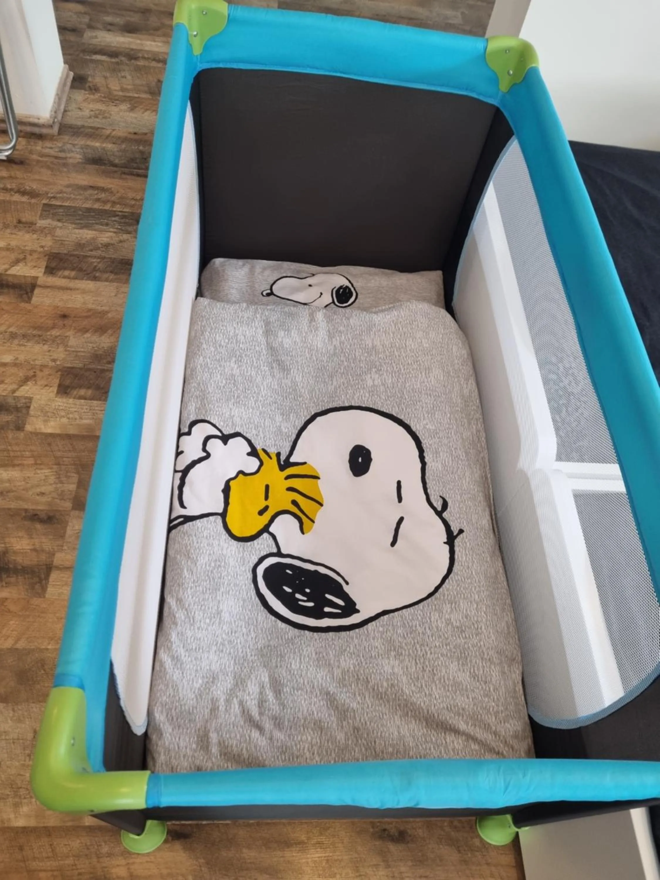 cot in CJS Apartments - Chill or Drive am Nürburgring, Free Parking, WLan, Spacious Rooms, Quiet Location