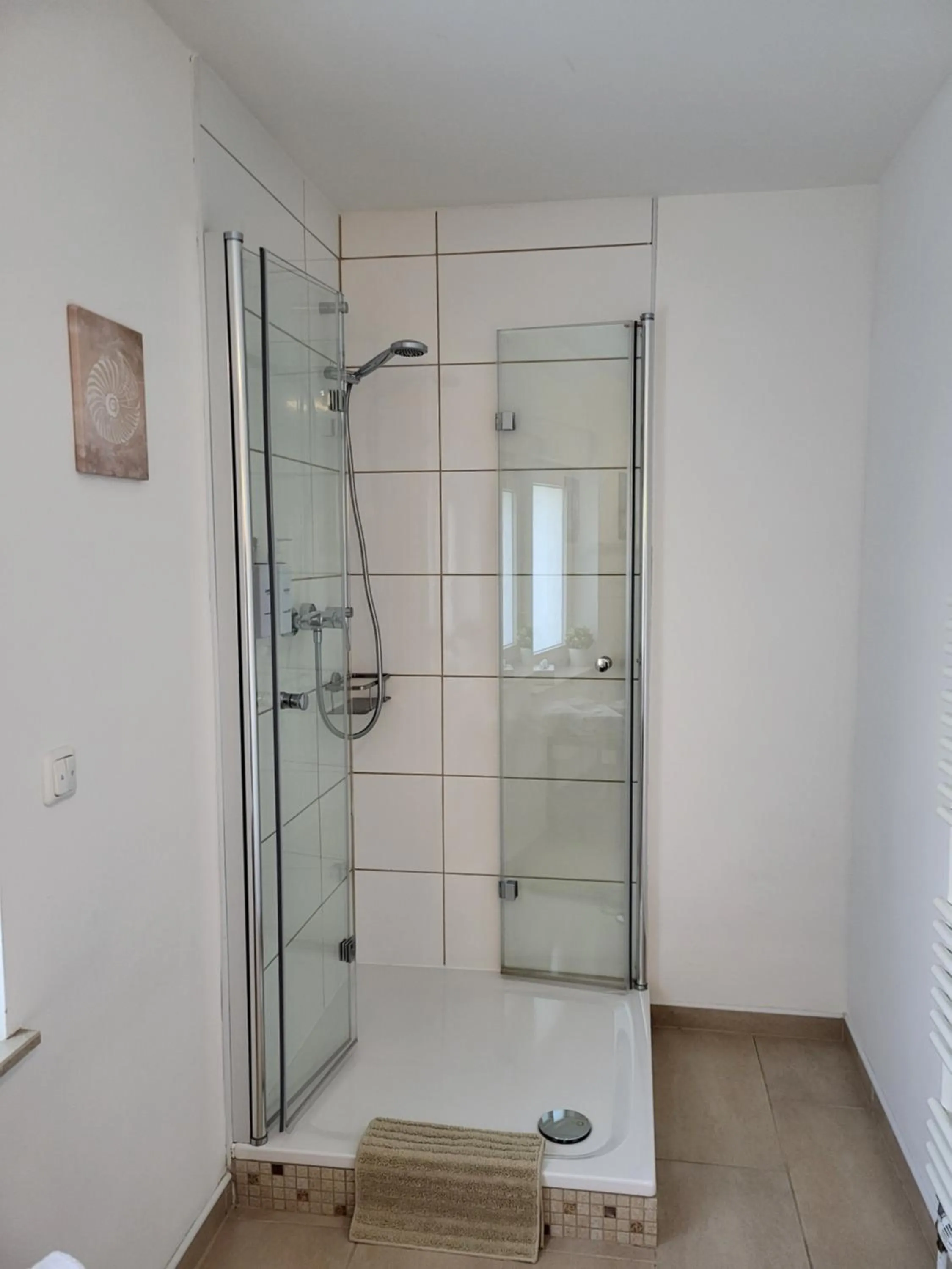 Shower in CJS Apartments - Chill or Drive am Nürburgring, Free Parking, WLan, Spacious Rooms, Quiet Location