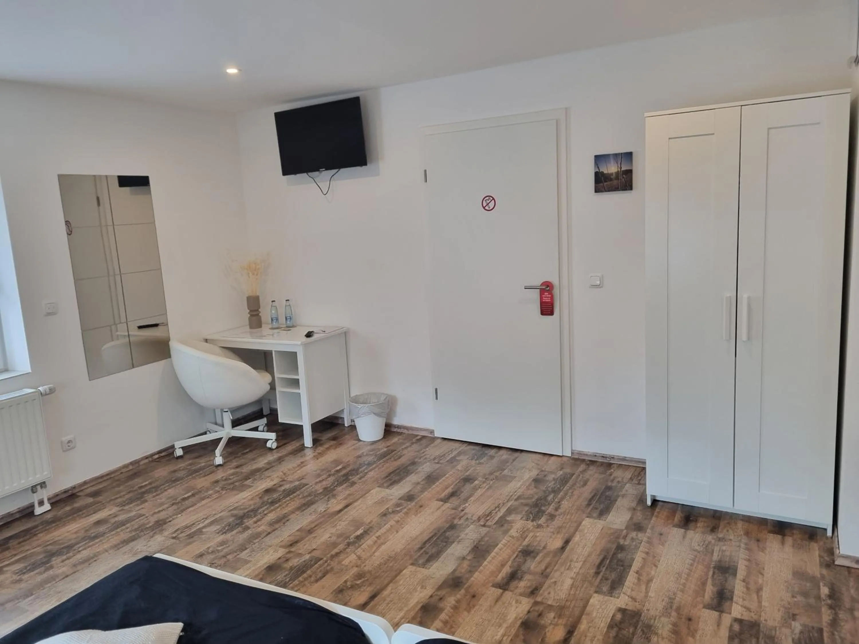 TV and multimedia in CJS Apartments - Chill or Drive am Nürburgring, Free Parking, WLan, Spacious Rooms, Quiet Location