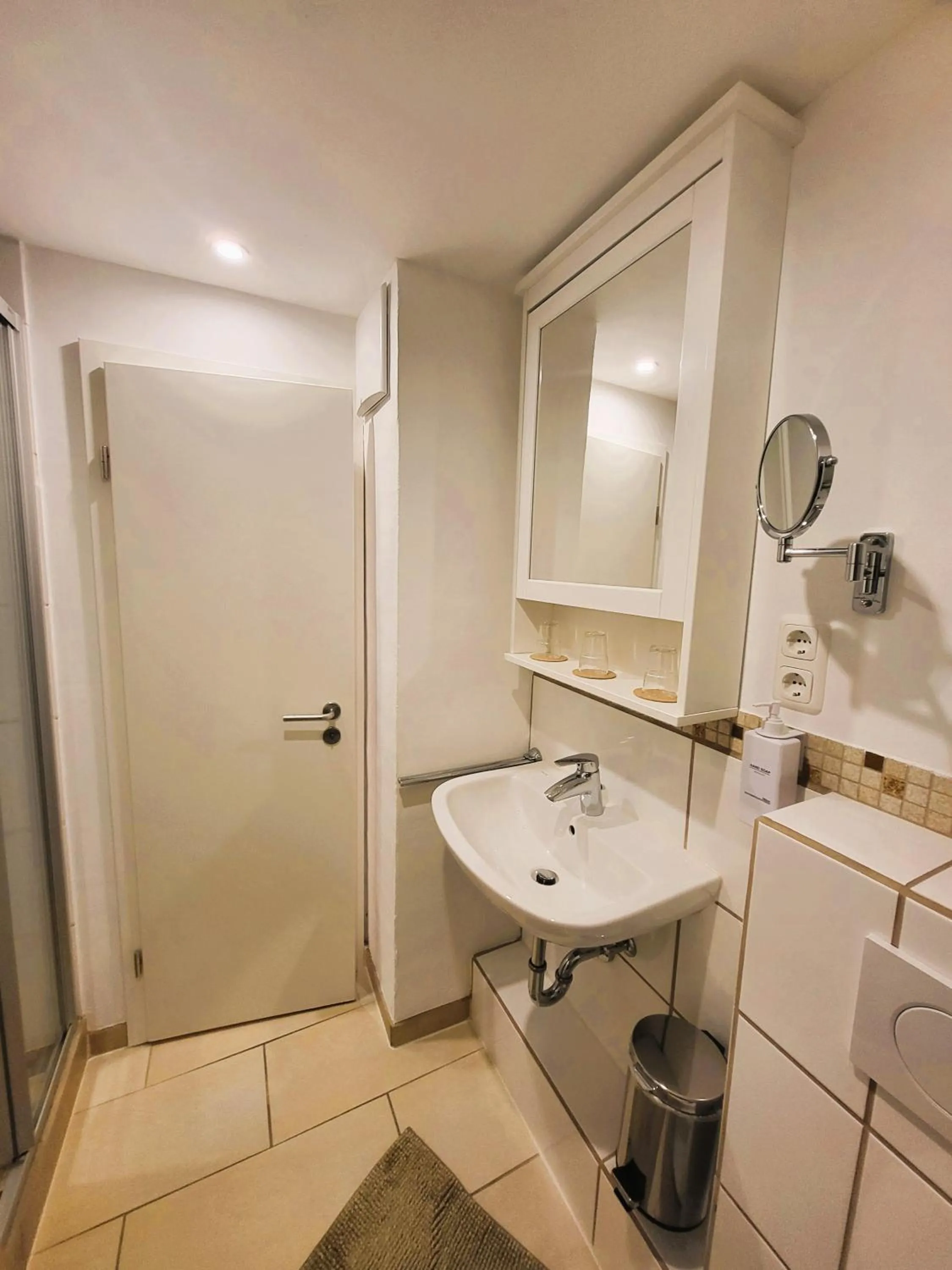 Shower in CJS Apartments - Chill or Drive am Nürburgring, new Box Spring Beds, new furniture, WLan, Spacious Rooms, Quiet Location