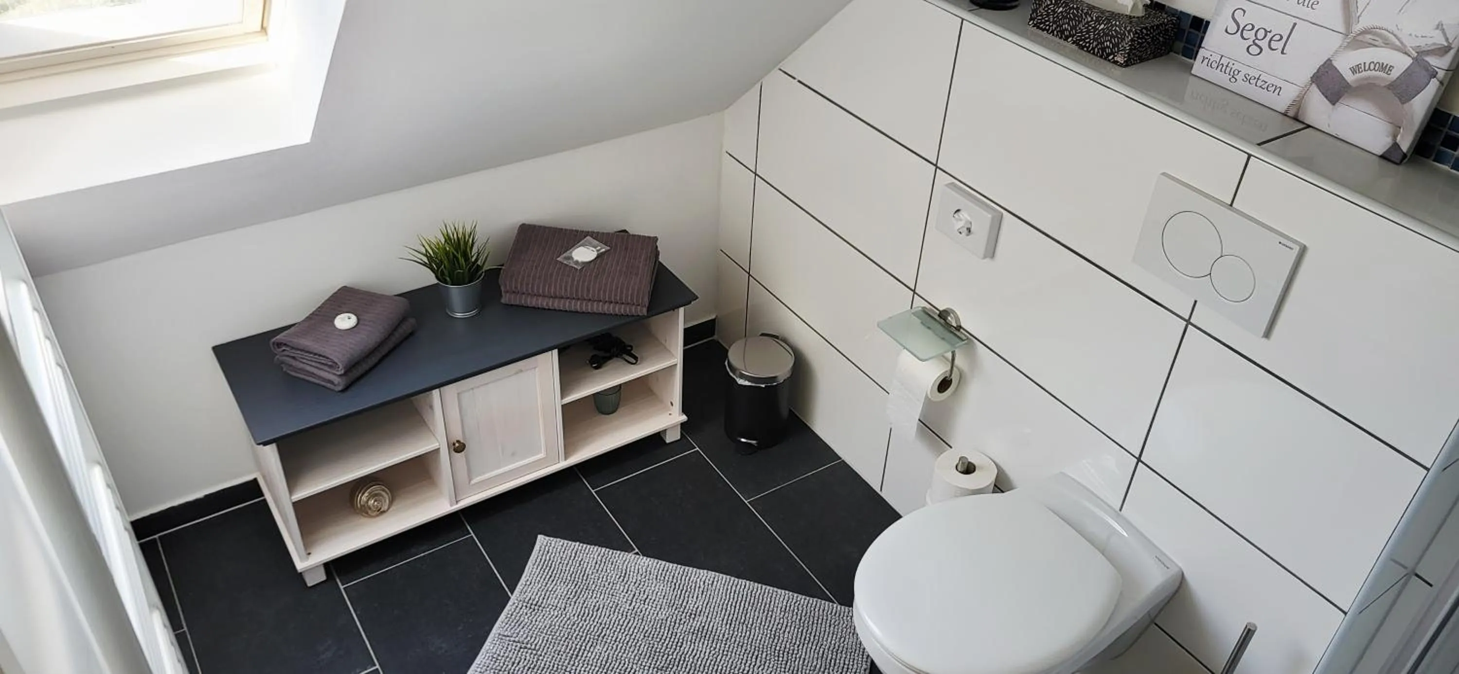 Bathroom in CJS Apartments - Chill or Drive am Nürburgring, Free Parking, WLan, Spacious Rooms, Quiet Location