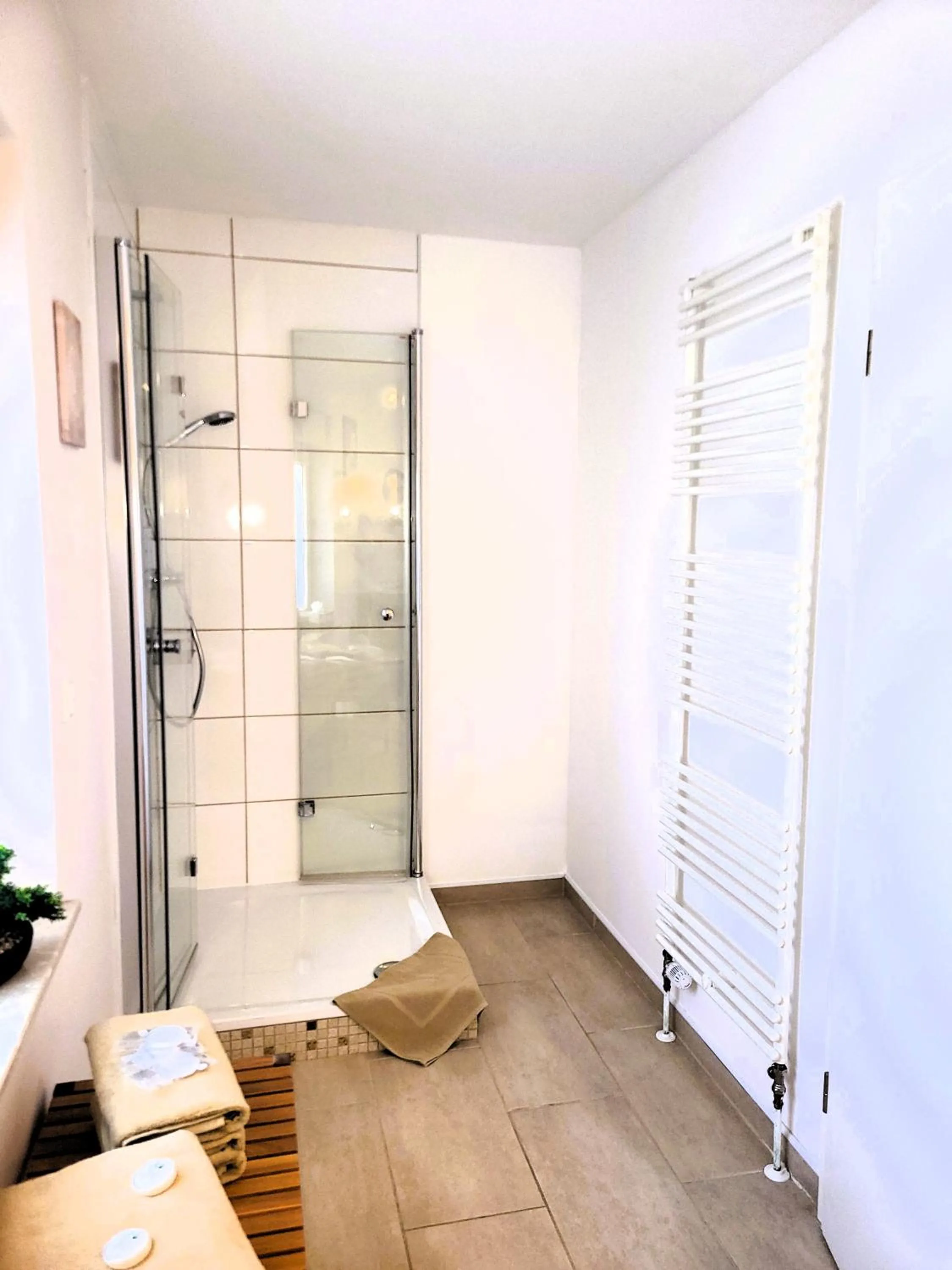 Shower in CJS Apartments - Chill or Drive am Nürburgring, new Box Spring Beds, new furniture, WLan, Spacious Rooms, Quiet Location