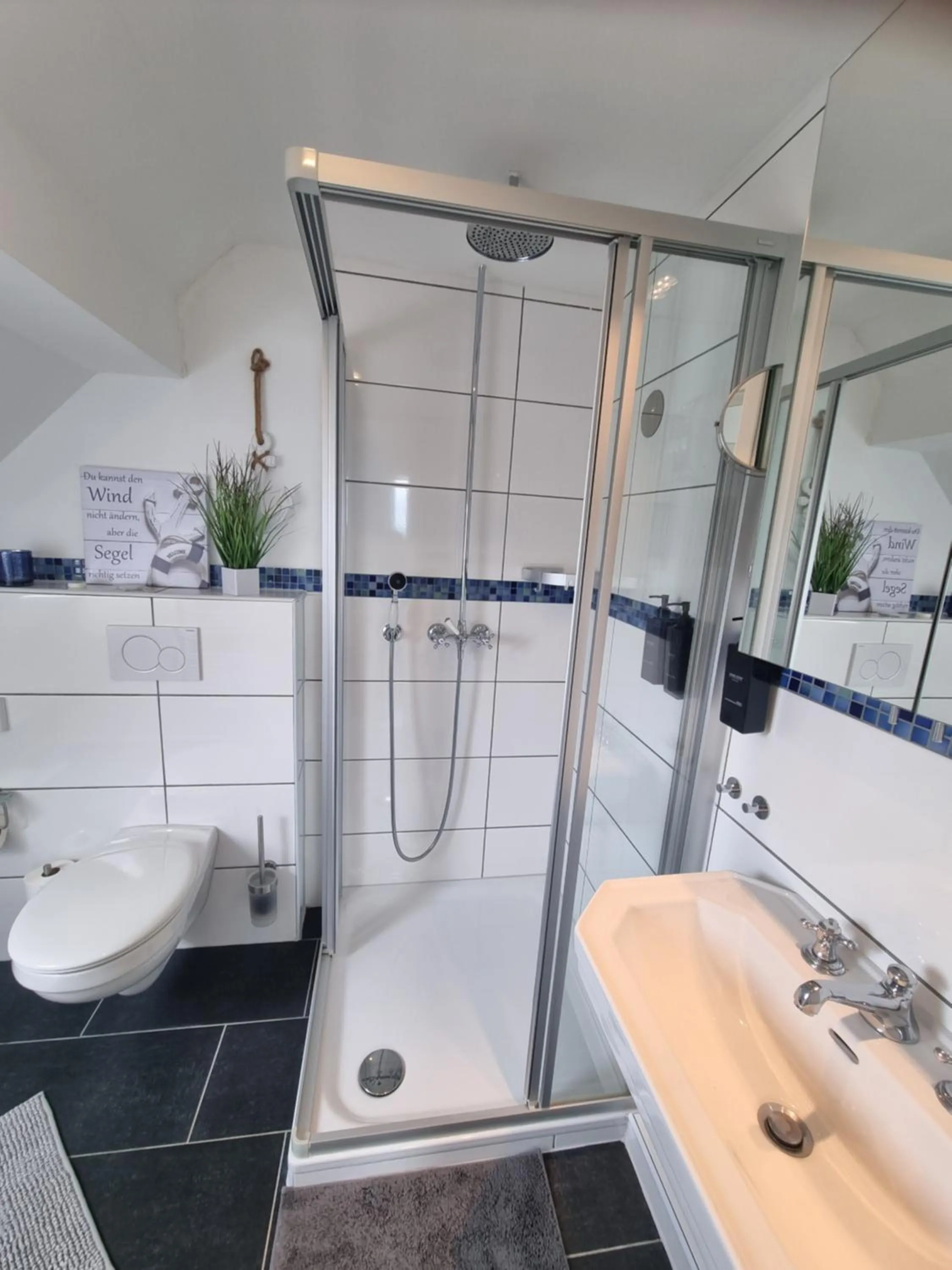 Shower in CJS Apartments - Chill or Drive am Nürburgring, Free Parking, WLan, Spacious Rooms, Quiet Location