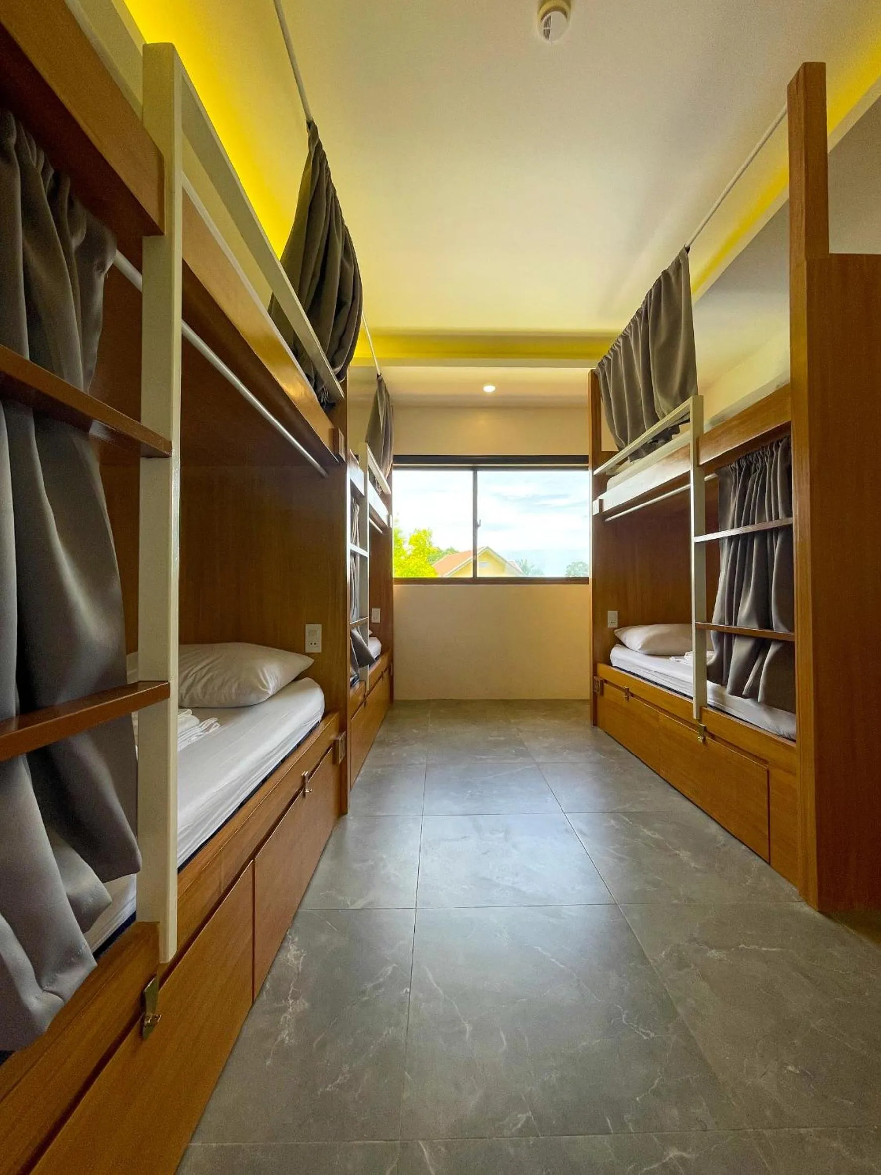 Bedroom, Bed in Red Picnic Hostel Panglao