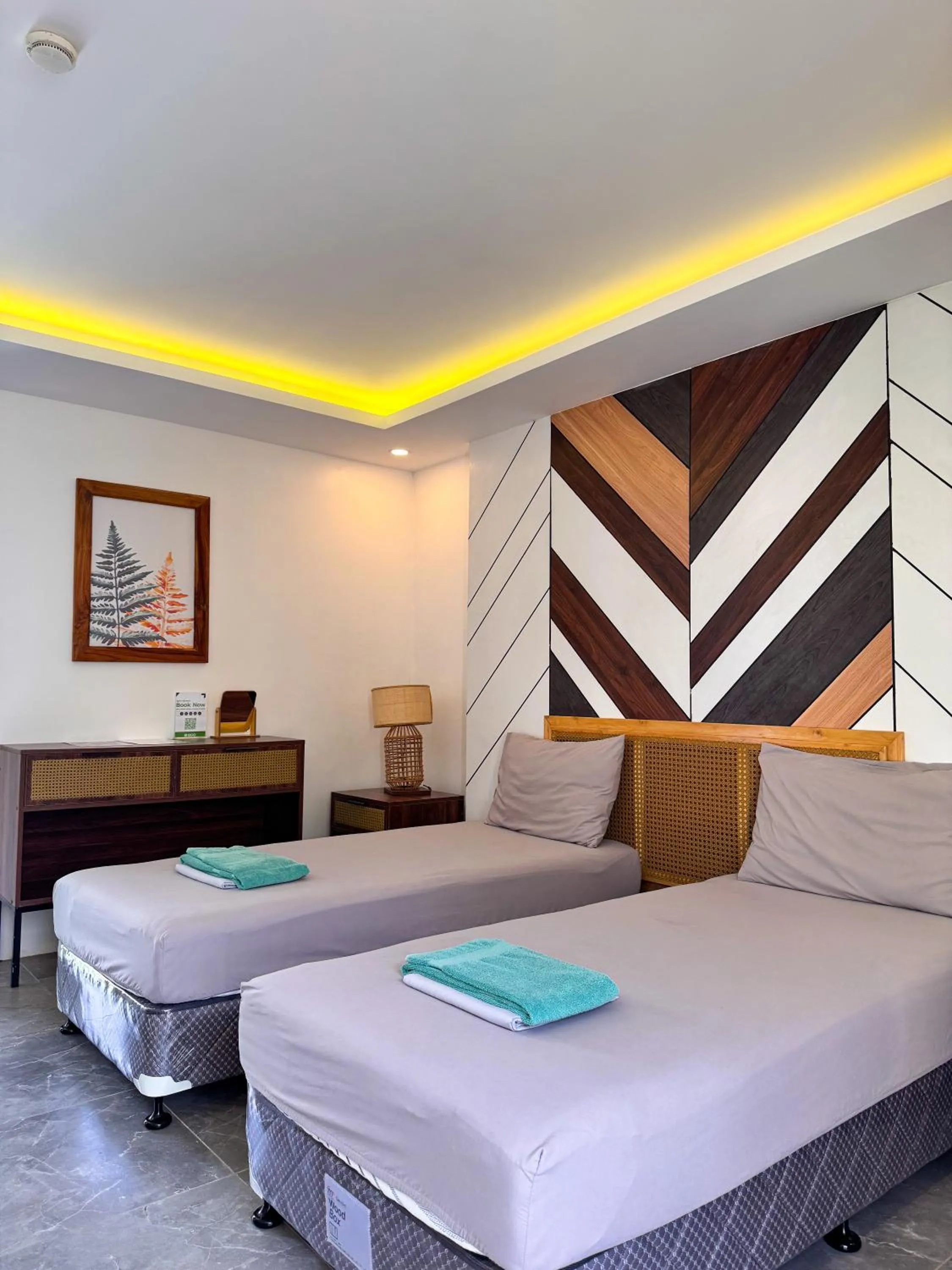 Bed in Red Picnic Hostel Panglao