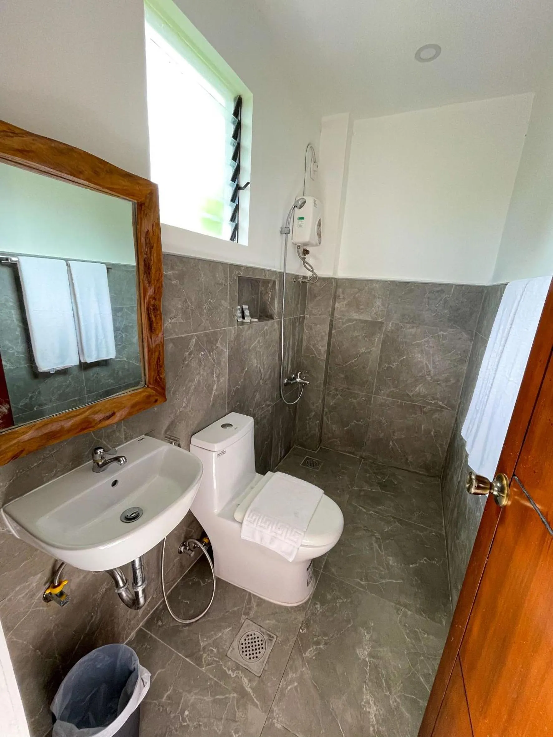 Bathroom in Red Picnic Hostel Panglao