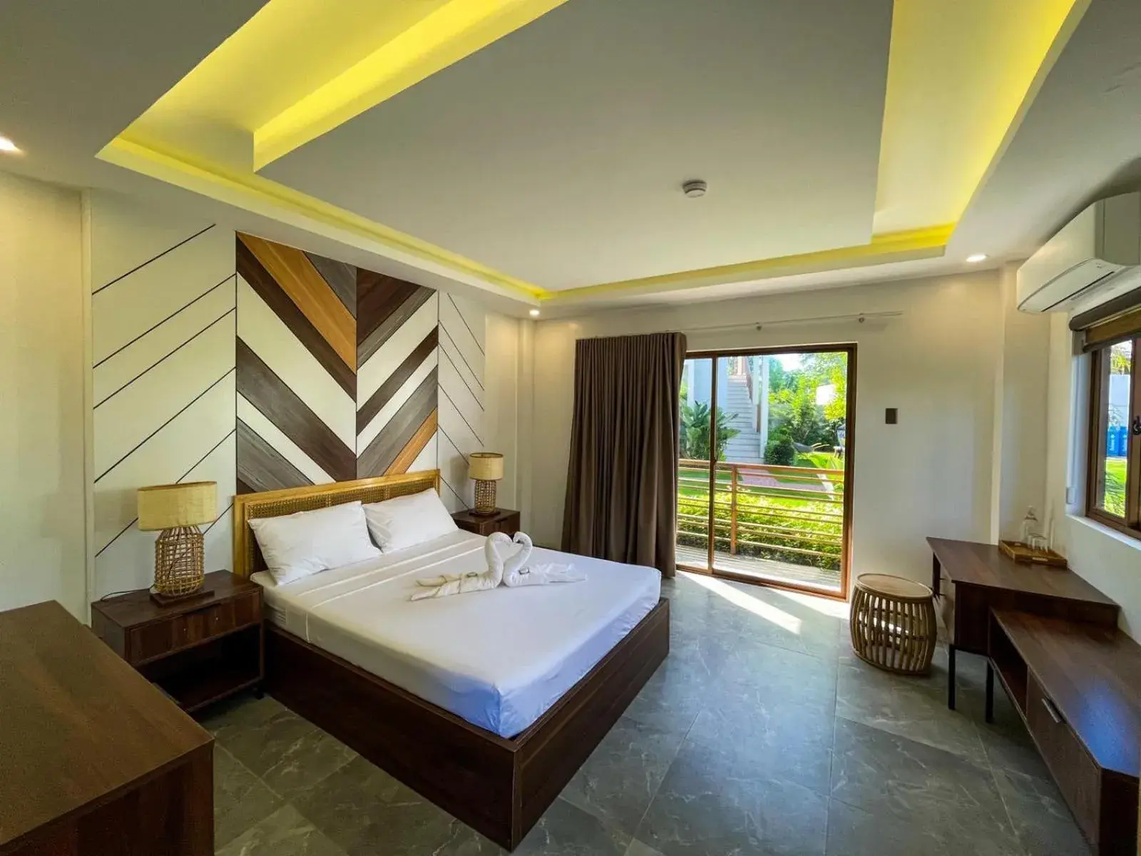 Deluxe Triple Room in Red Picnic Hostel Panglao Deluxe Triple Room in Red Picnic Hostel Panglao