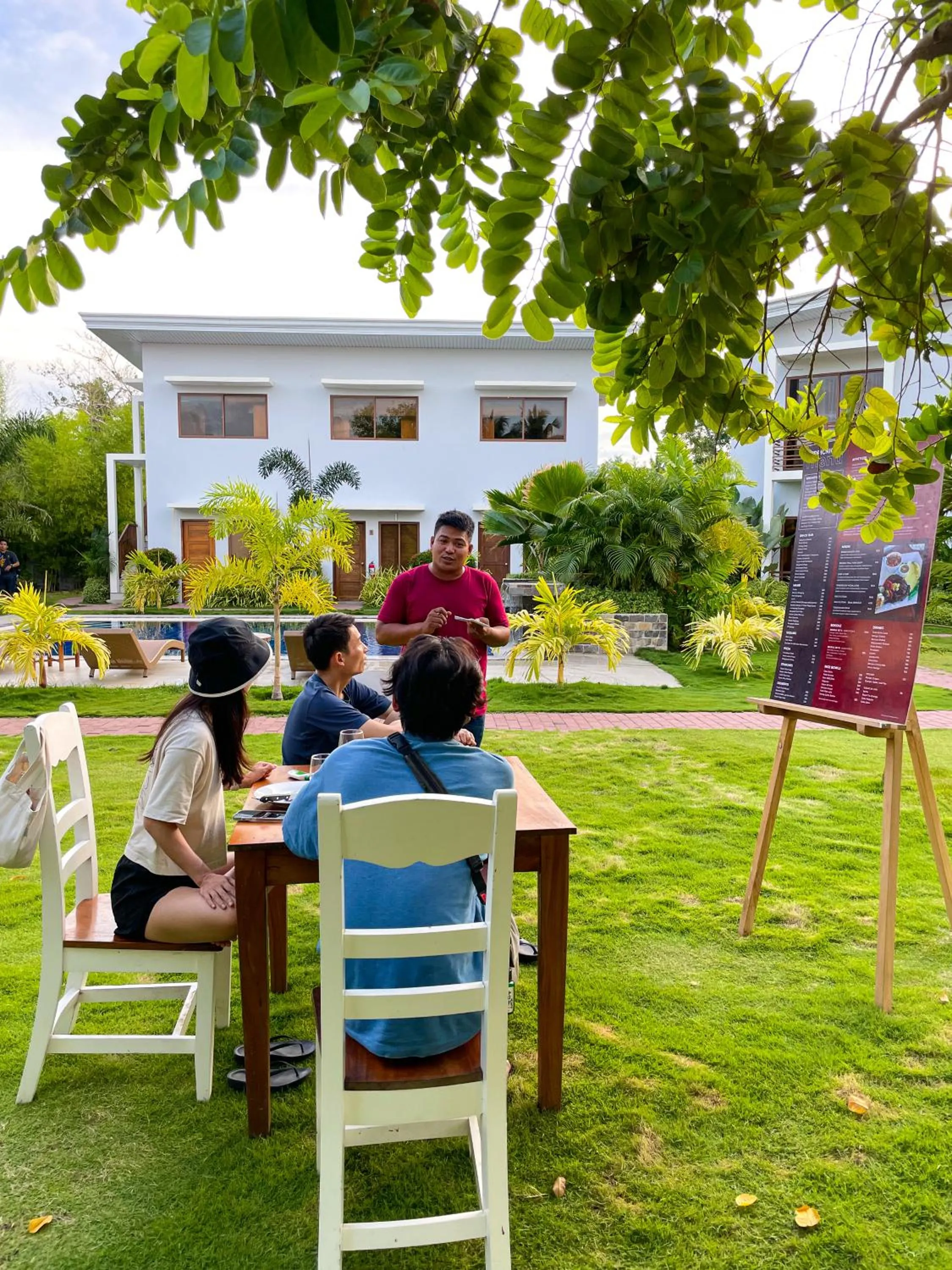 Restaurant/places to eat in Red Picnic Hostel Panglao