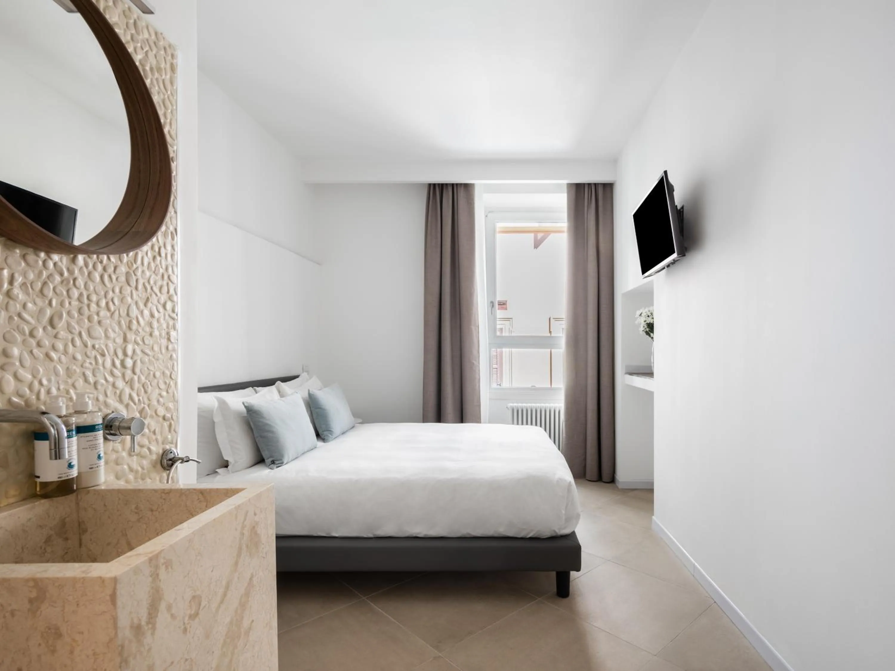 Bed in Numa Rome Tullo