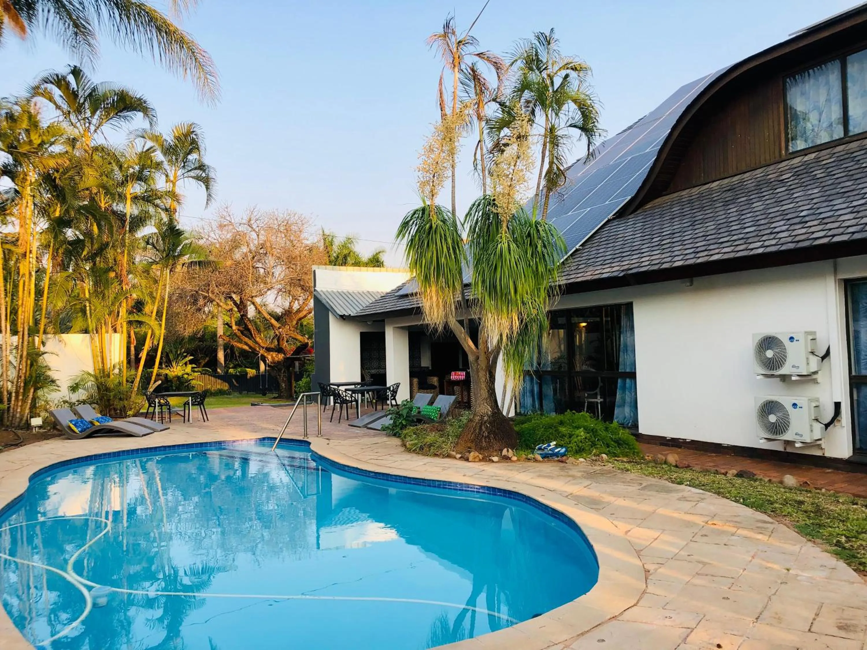 Swimming pool in Grafiti Boutique Hotel