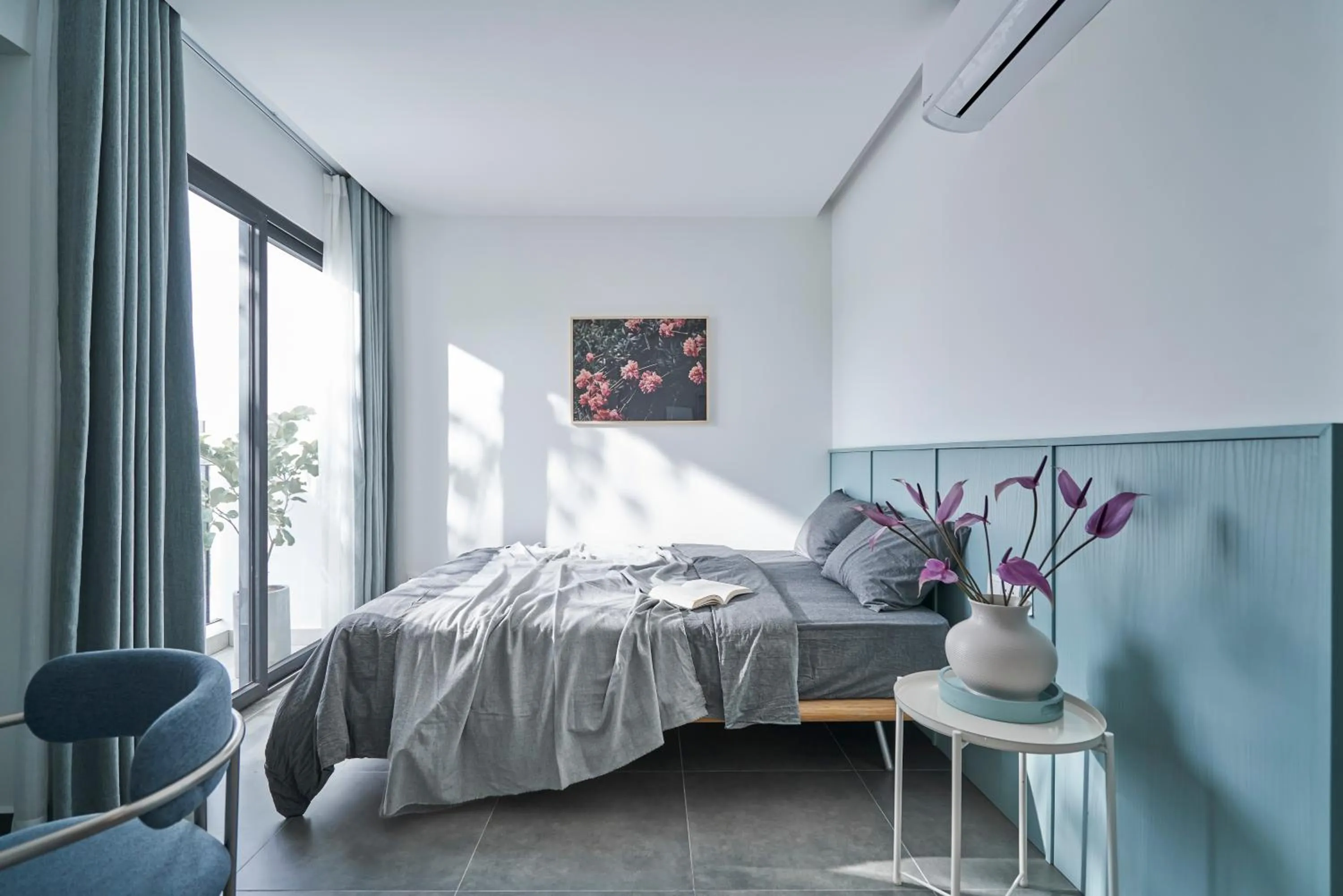 Bed in M Village Living Trần Não