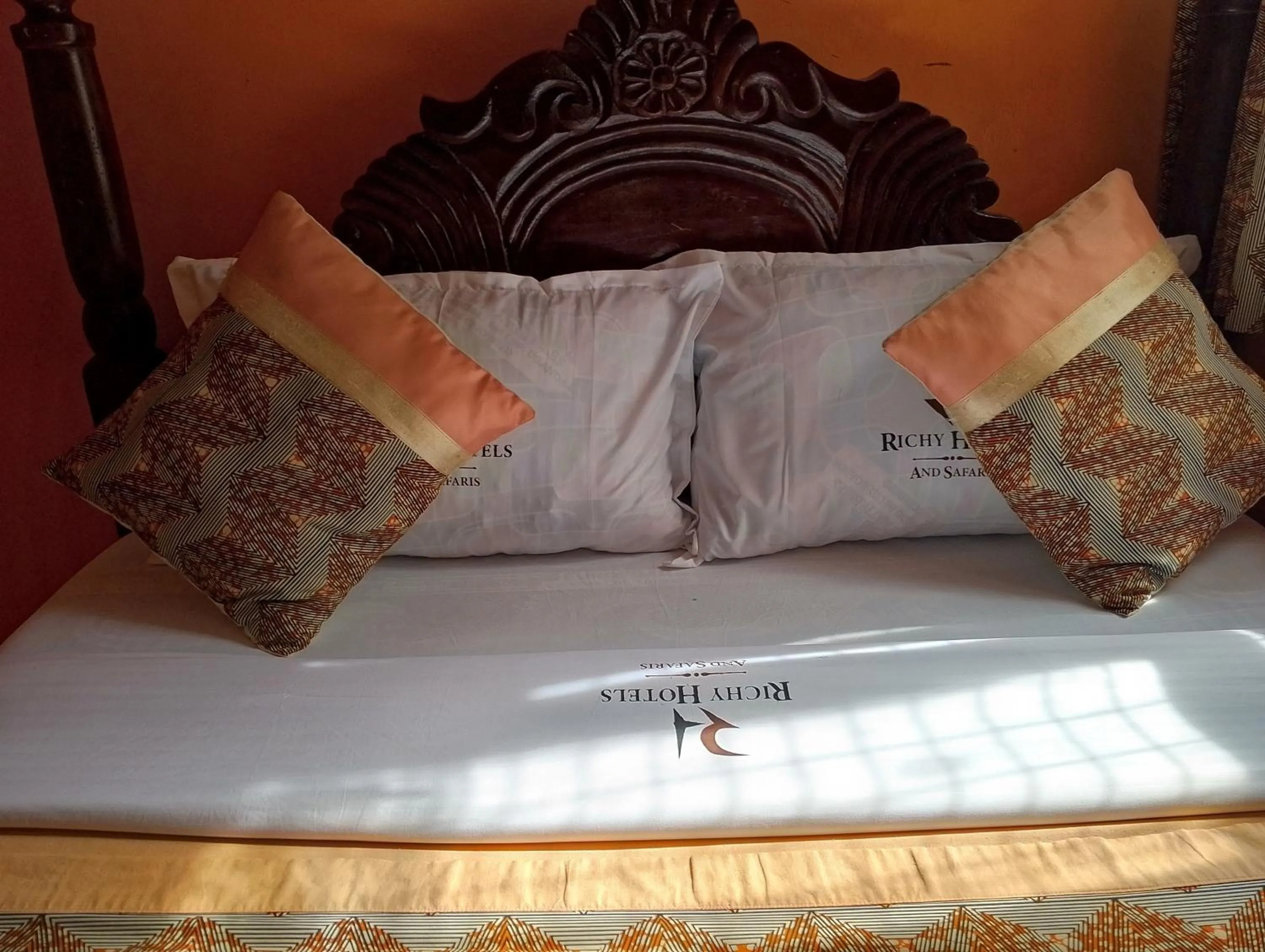 Bed in Richy Hotels and Safaris