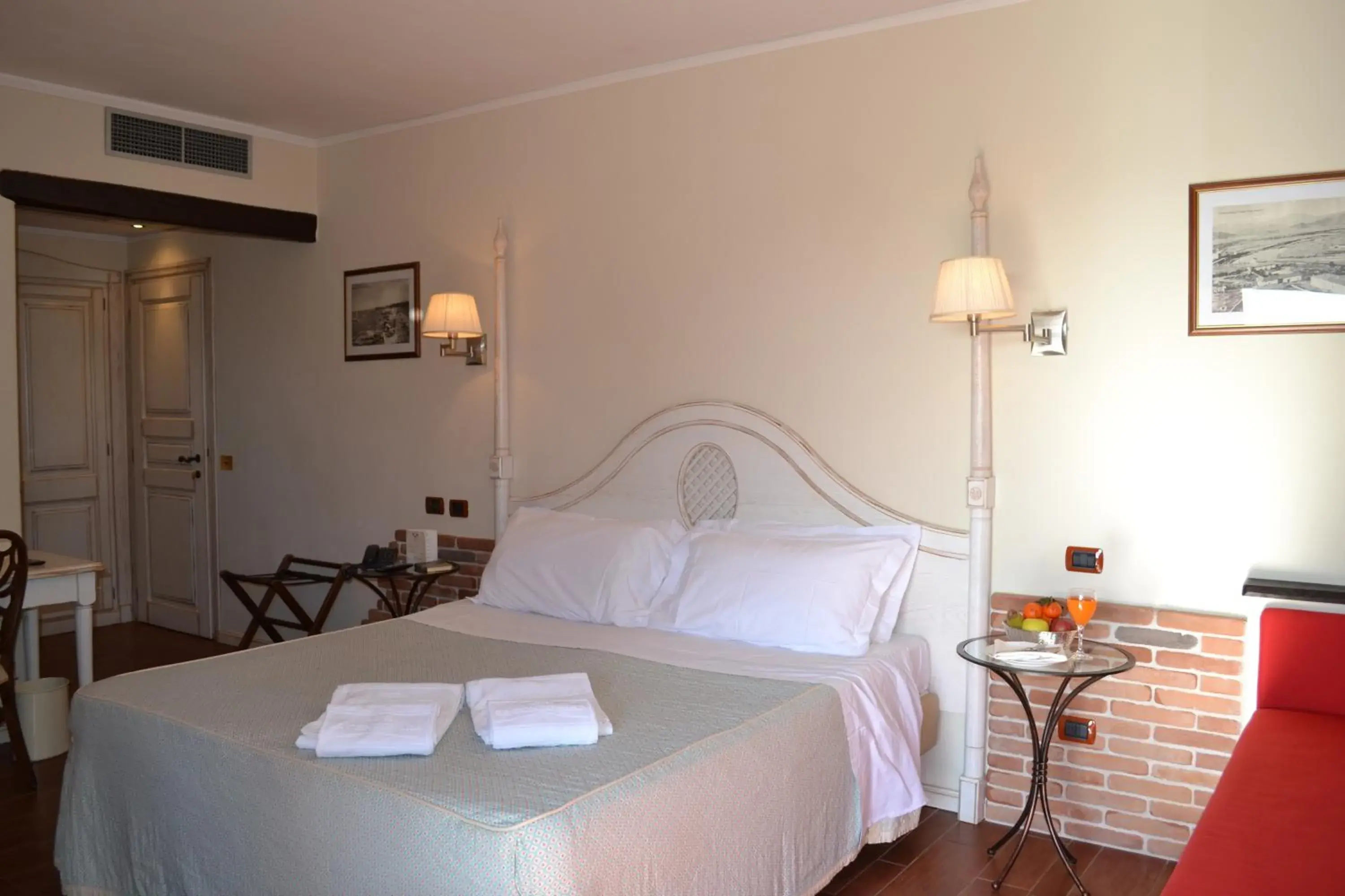 Deluxe Double Room in Hotel Sa Contonera Deluxe Double Room in Hotel Sa Contonera