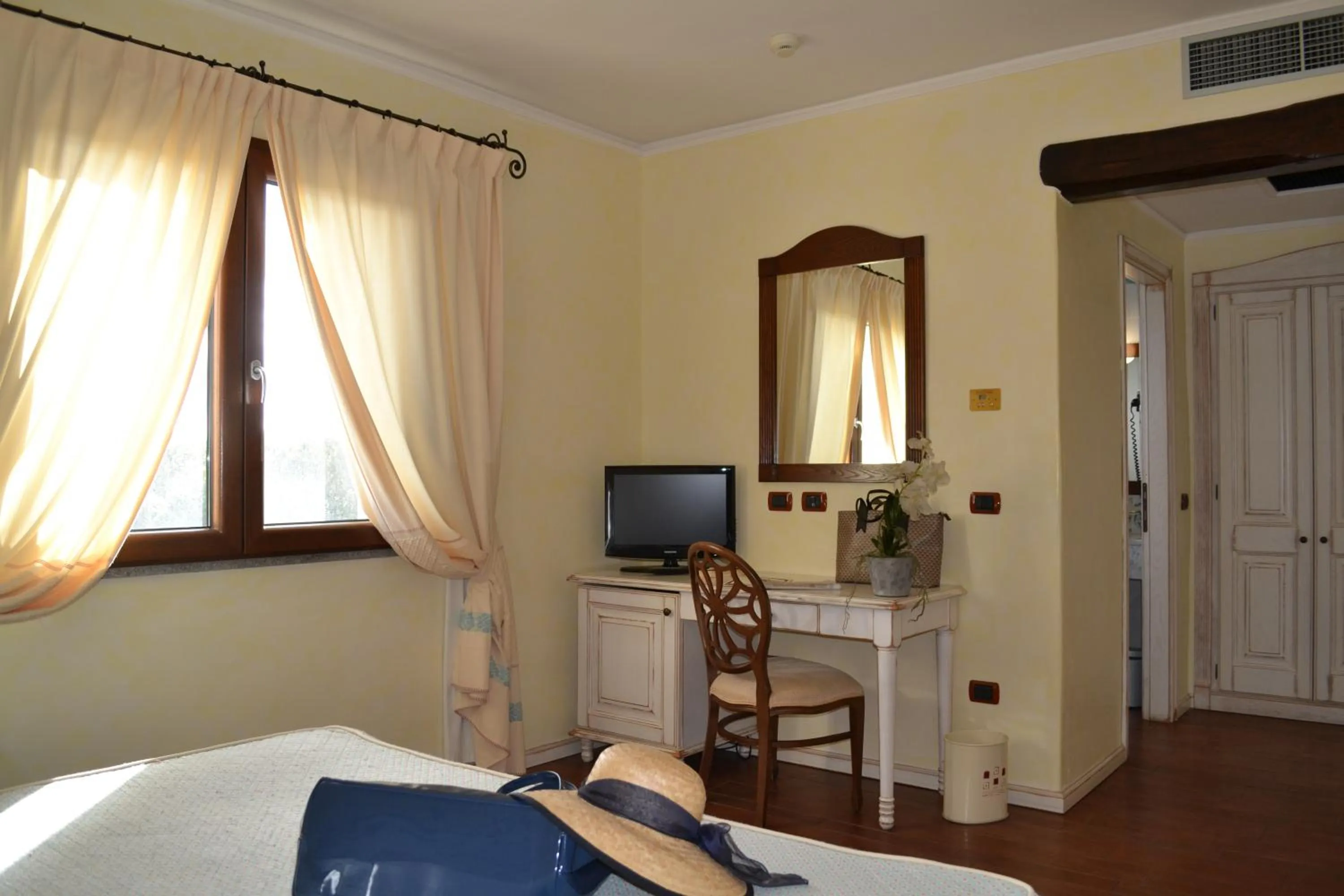 Bed in Hotel Sa Contonera