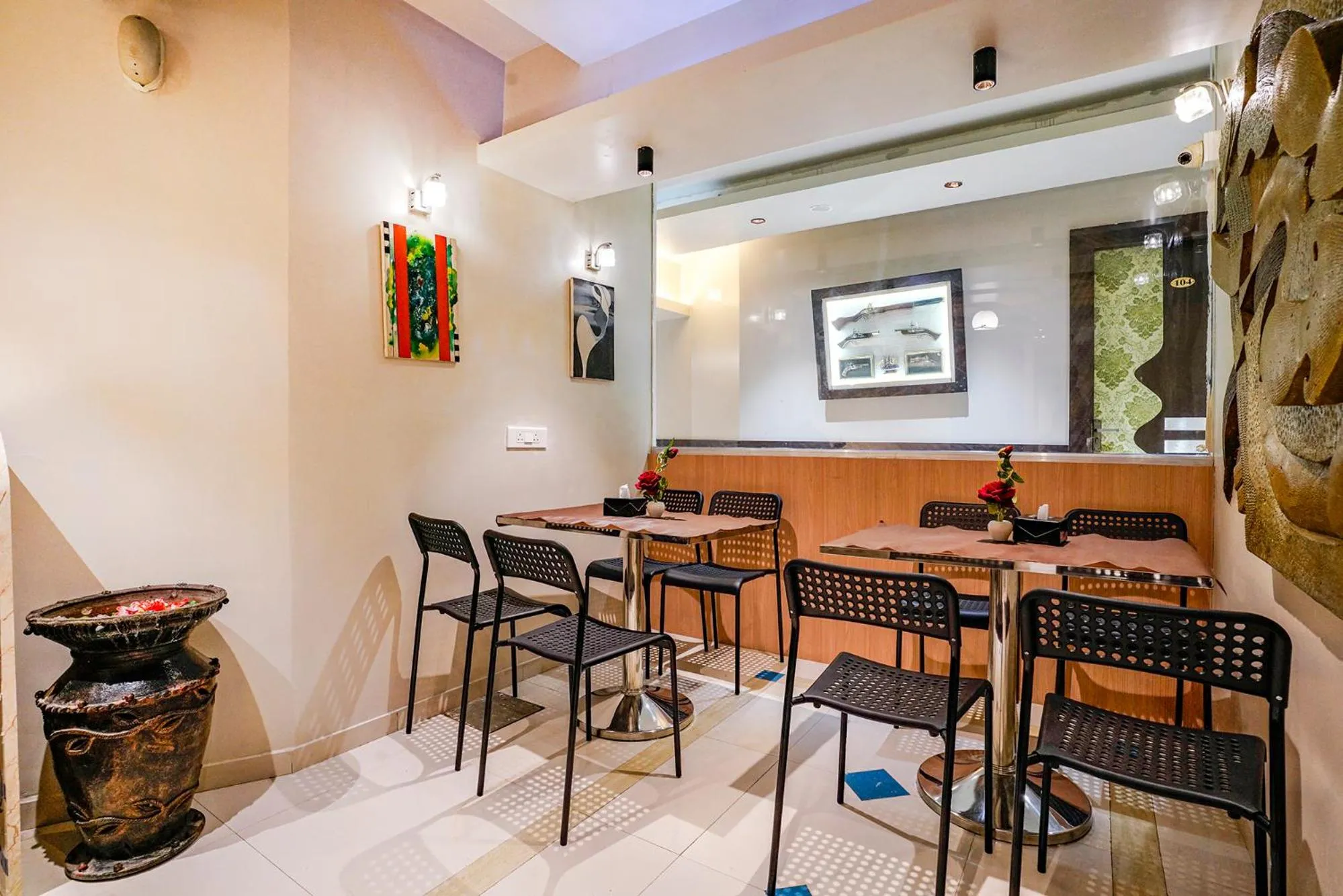 Restaurant/places to eat in FabHotel Amber Corp Inn