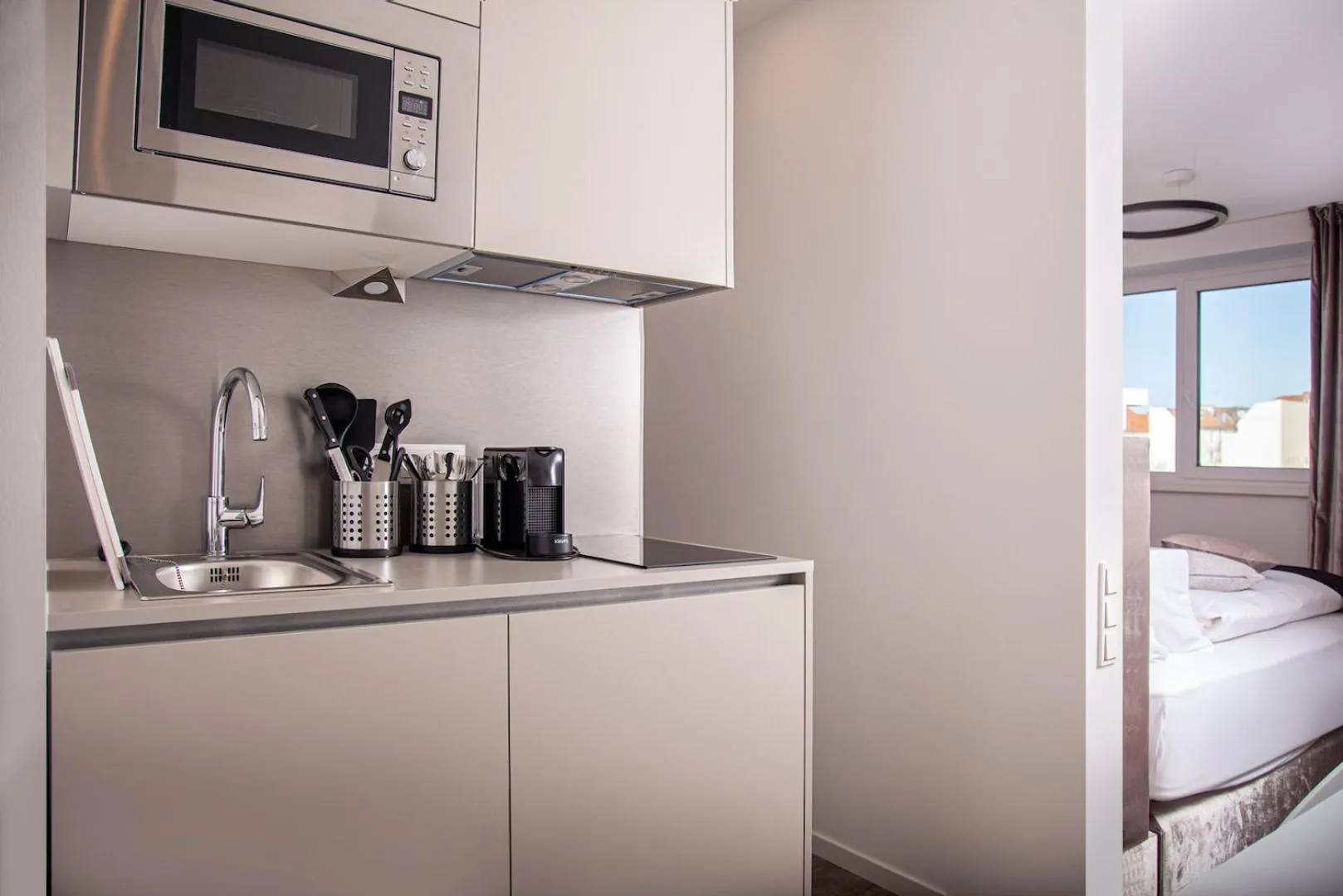 Kitchen or kitchenette in The Faces Berlin Apartments
