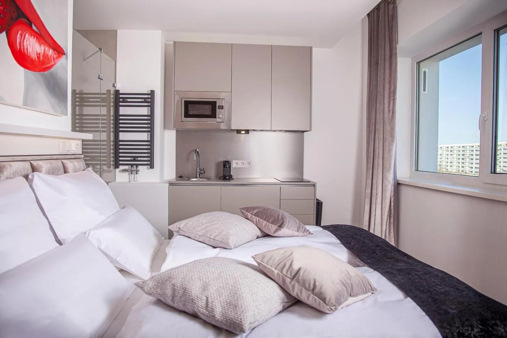 Photo of the whole room in The Faces Berlin Apartments