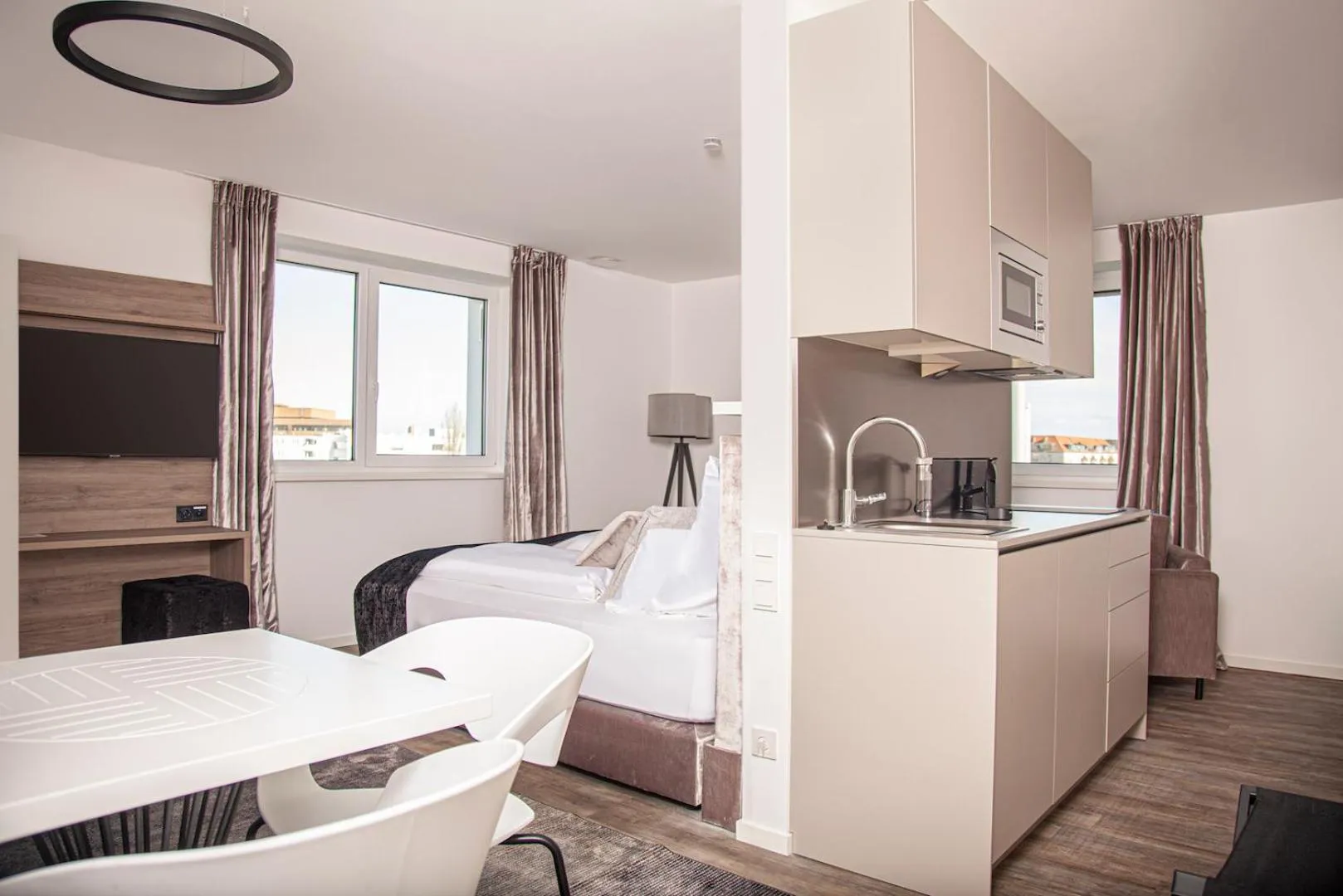 Kitchen or kitchenette in The Faces Berlin Apartments