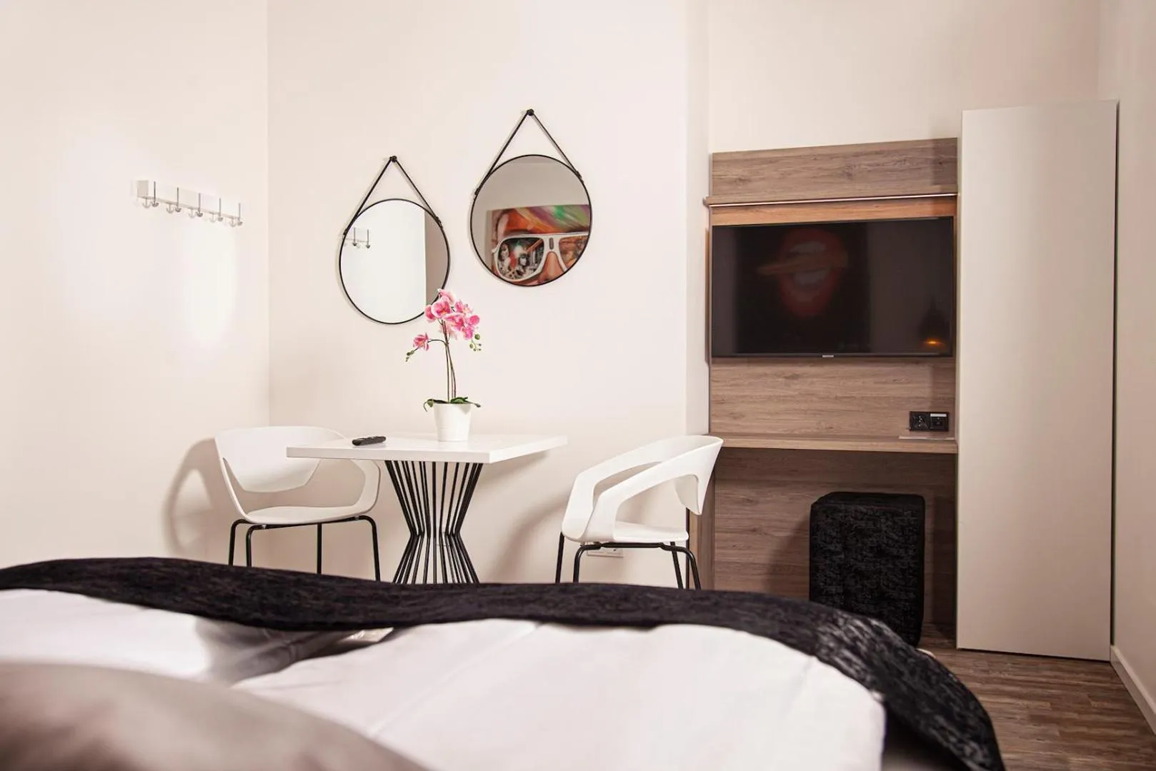 Photo of the whole room in The Faces Berlin Apartments