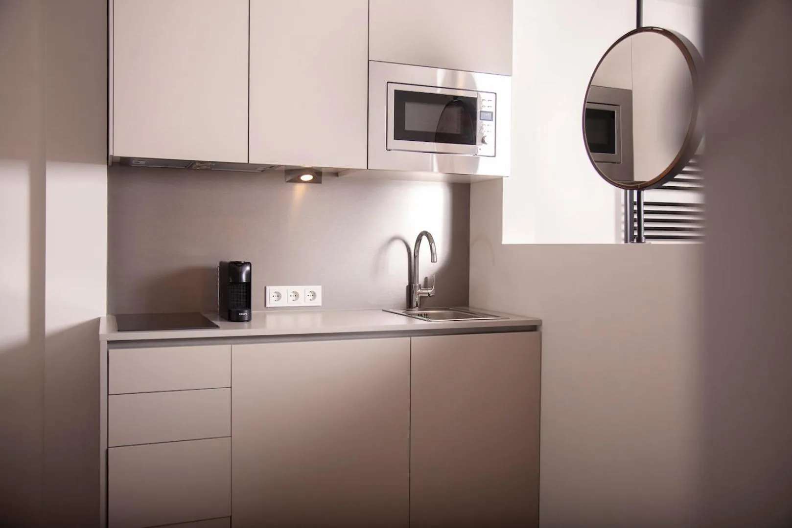 Kitchen or kitchenette in The Faces Berlin Apartments