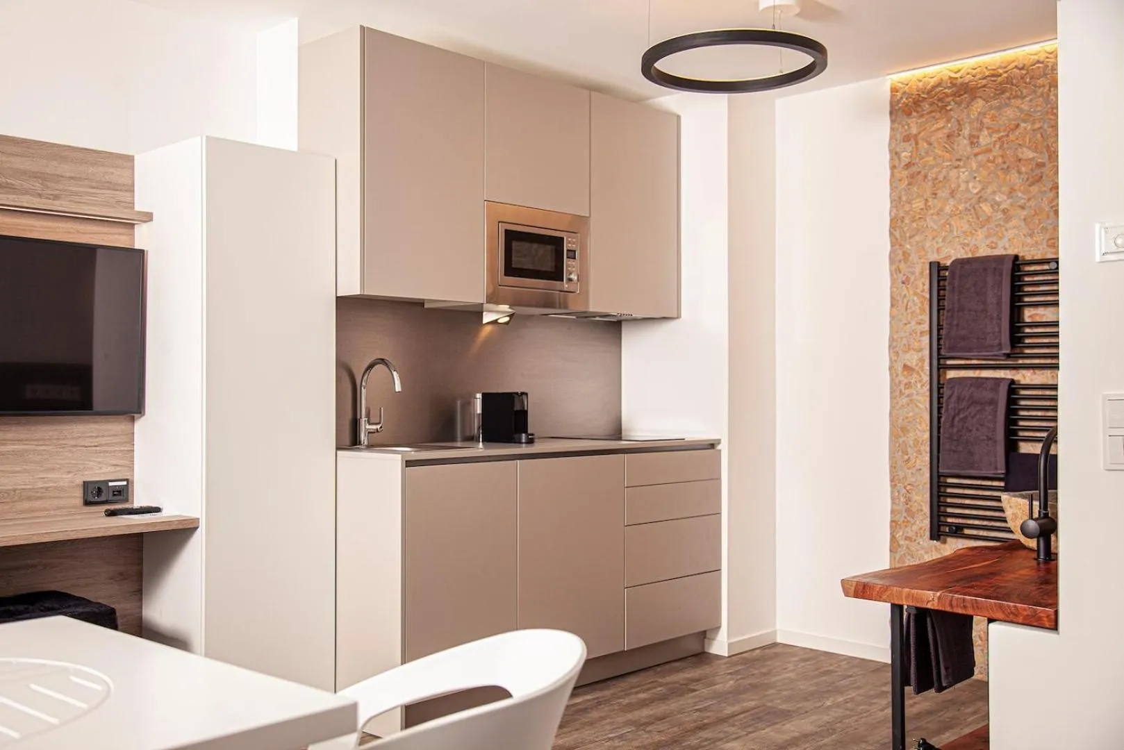 Kitchen or kitchenette in The Faces Berlin Apartments