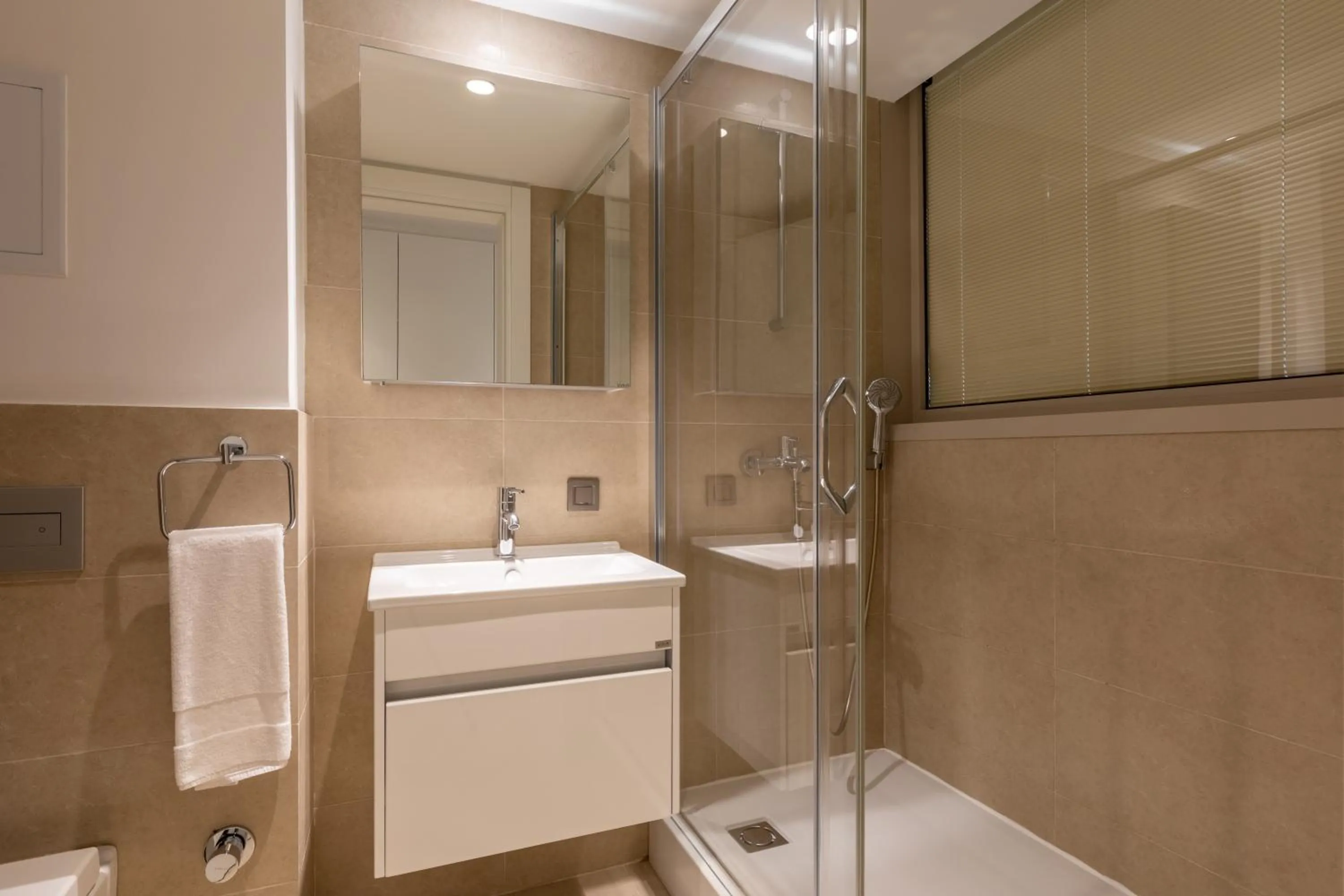 Shower in Hiddenbay Teos Hotel