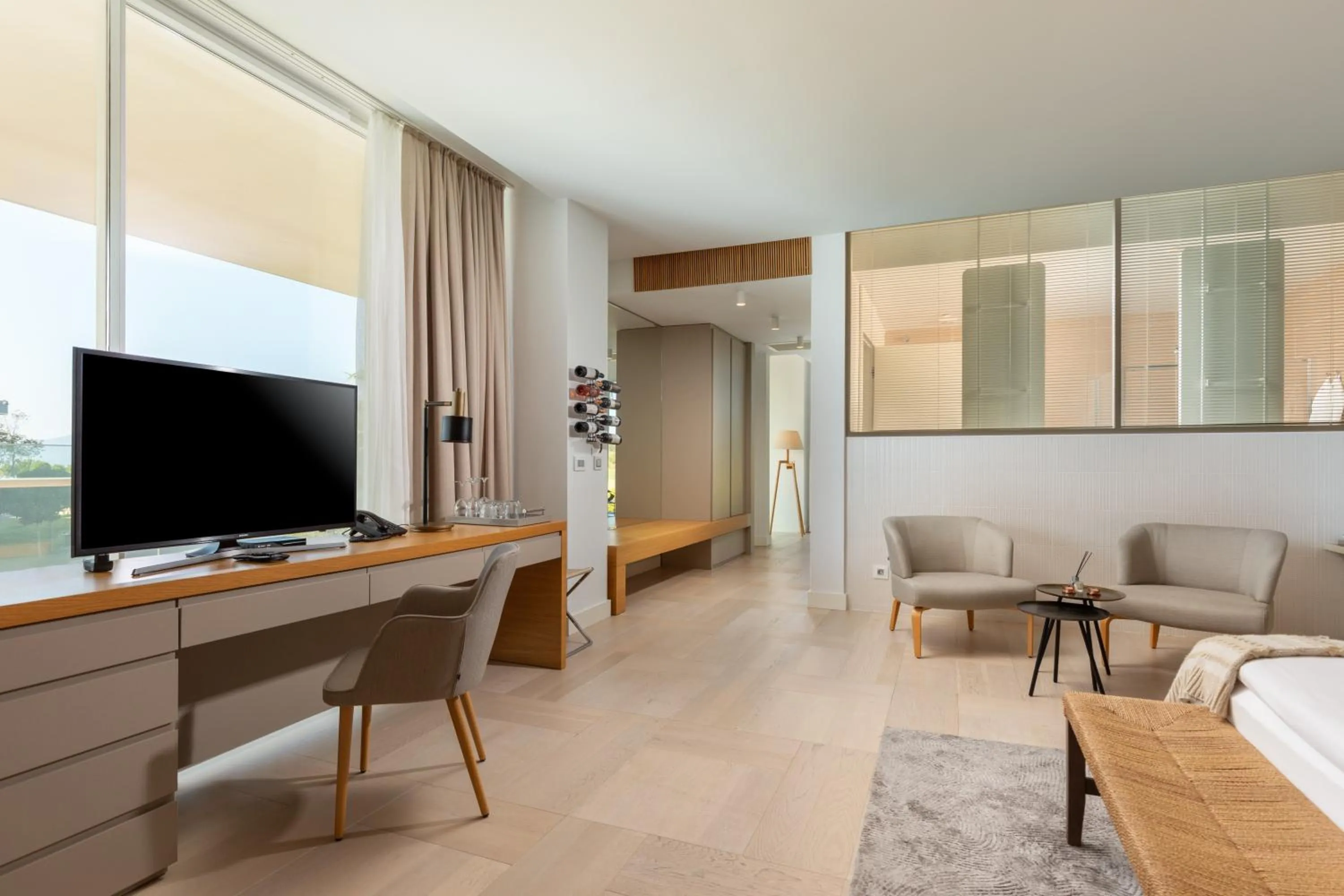 TV and multimedia in Hiddenbay Teos Hotel