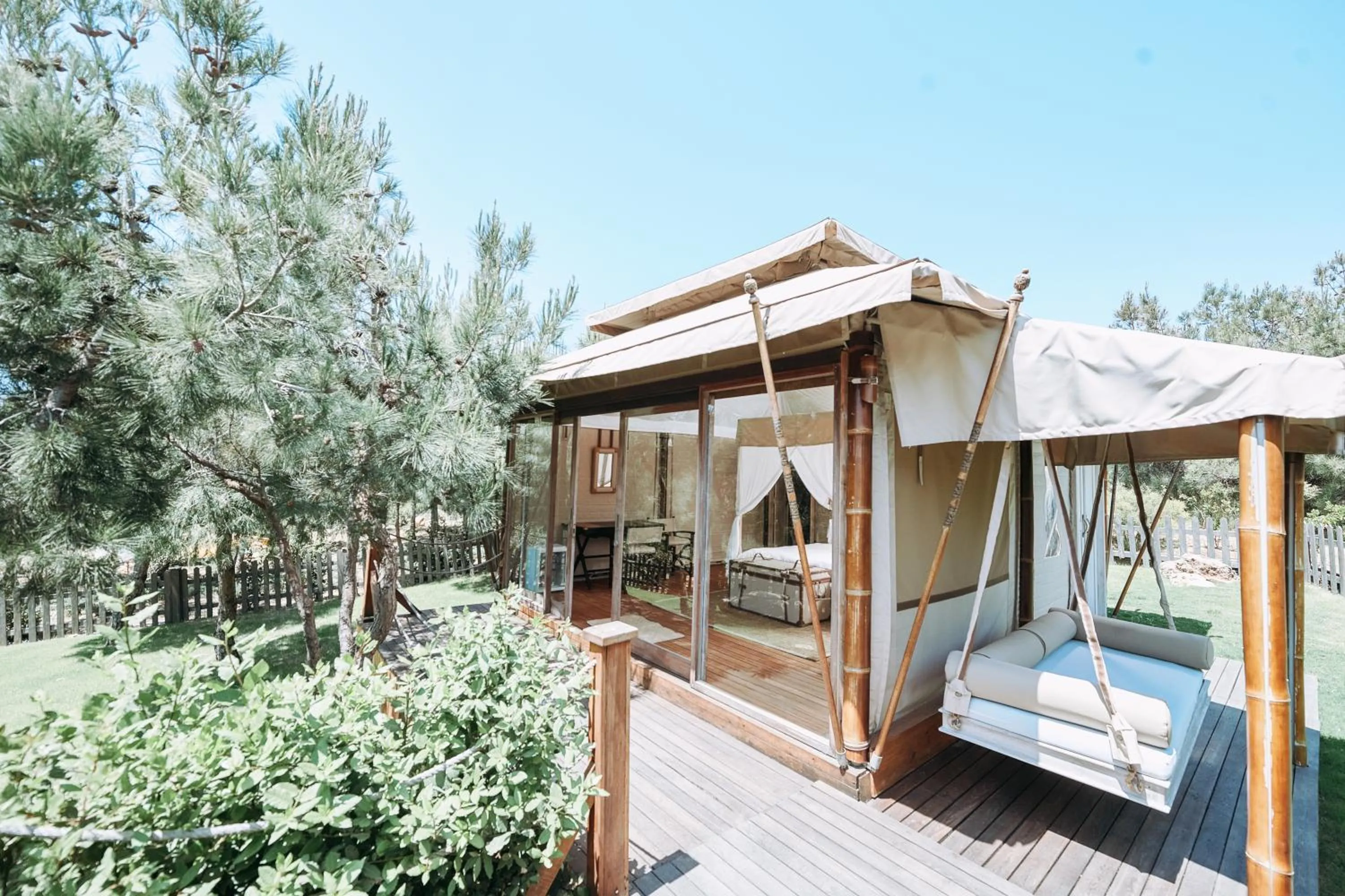 Bed in Hiddenbay Teos Hotel