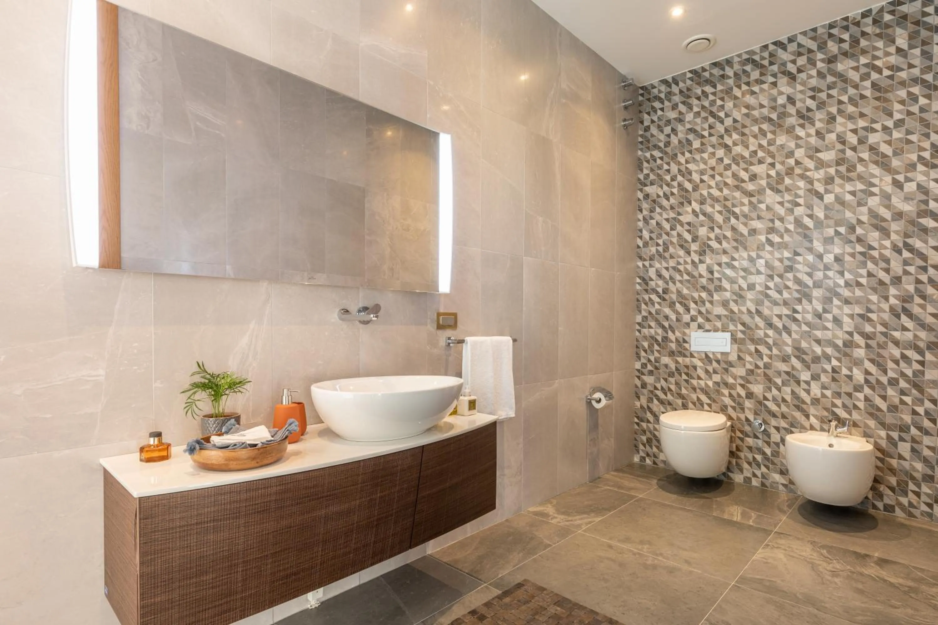 Shower in Hiddenbay Teos Hotel