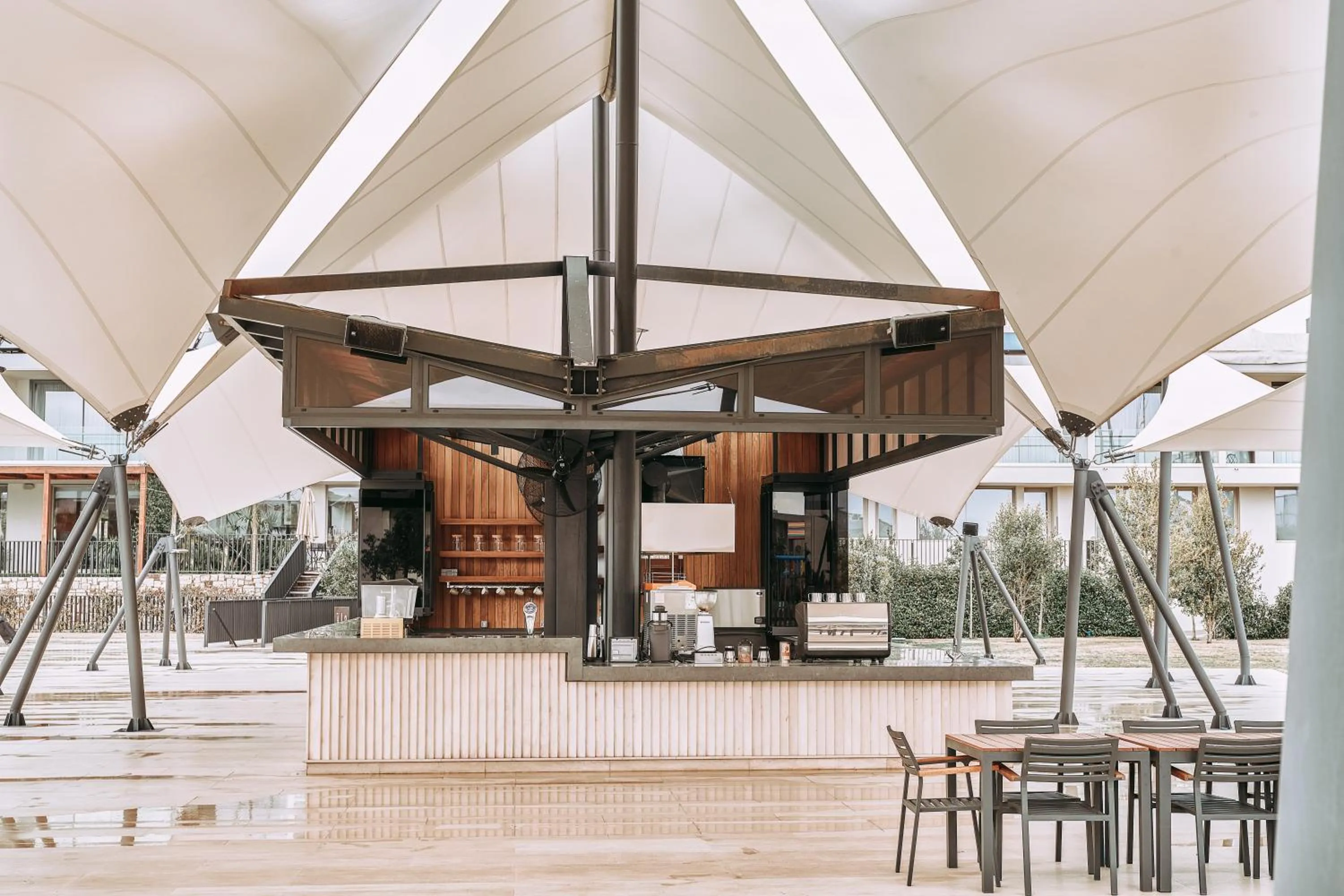 Restaurant/places to eat in Hiddenbay Teos Hotel