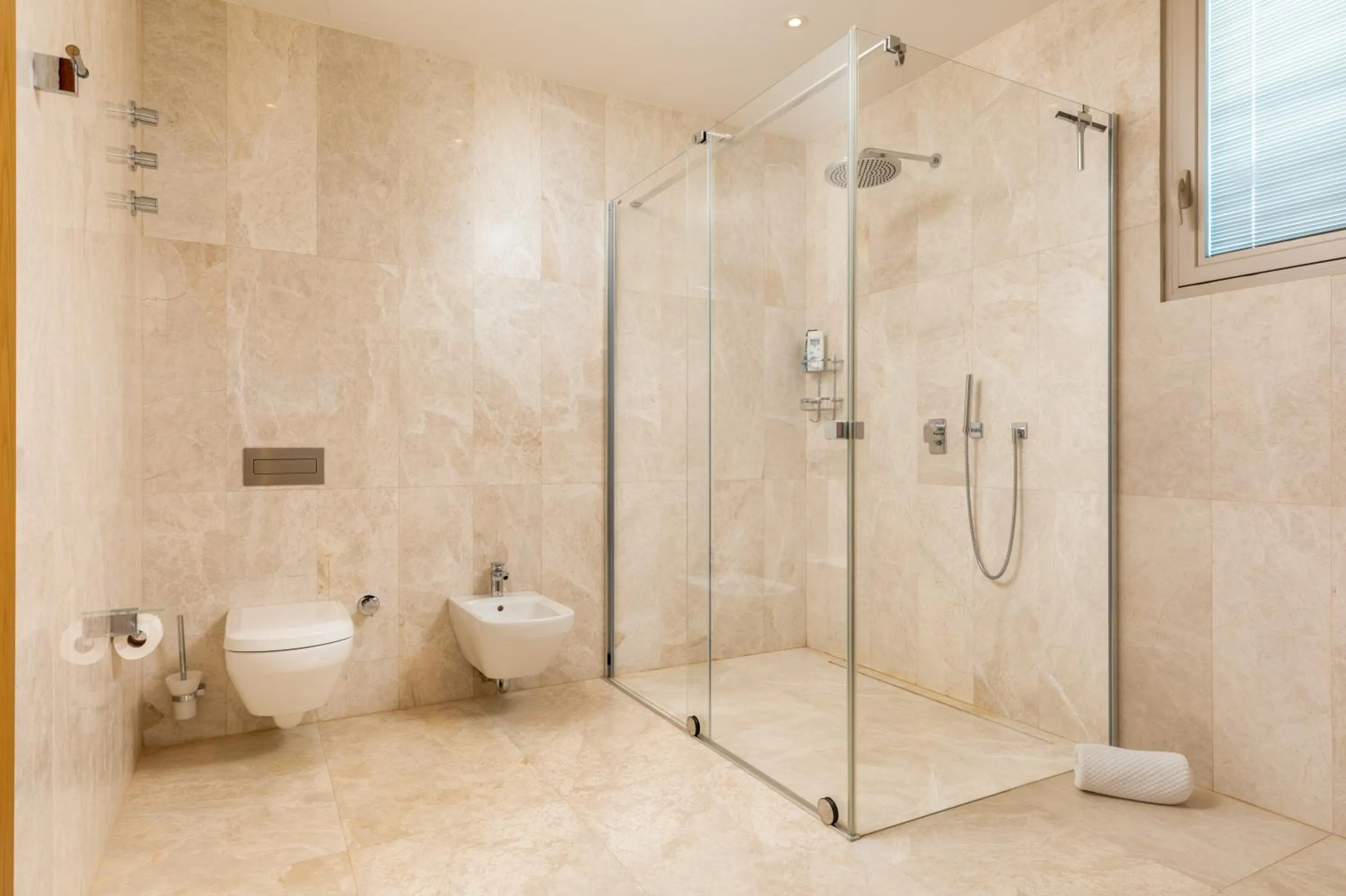 Shower in Hiddenbay Teos Hotel