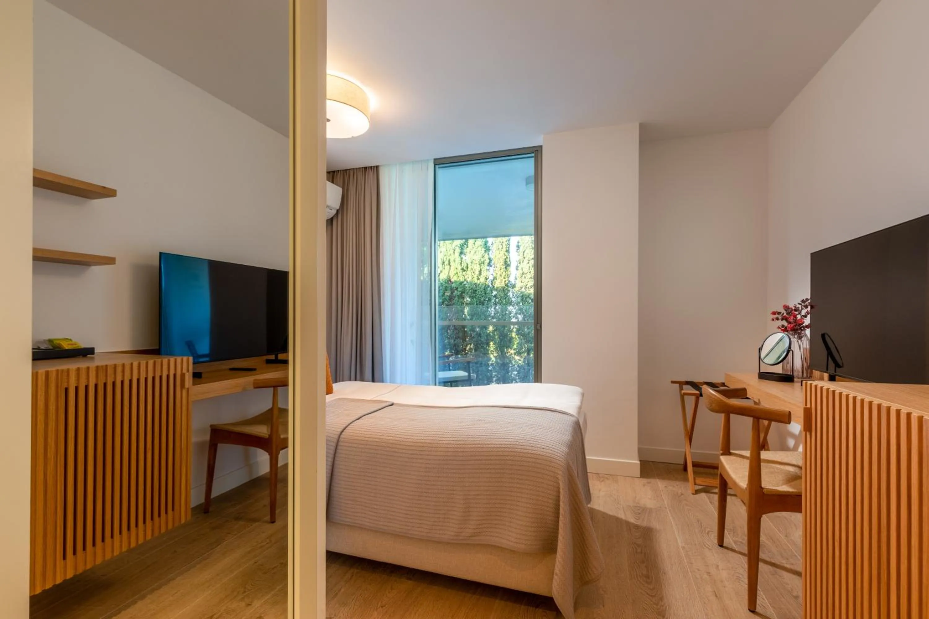 Bed in Hiddenbay Teos Hotel