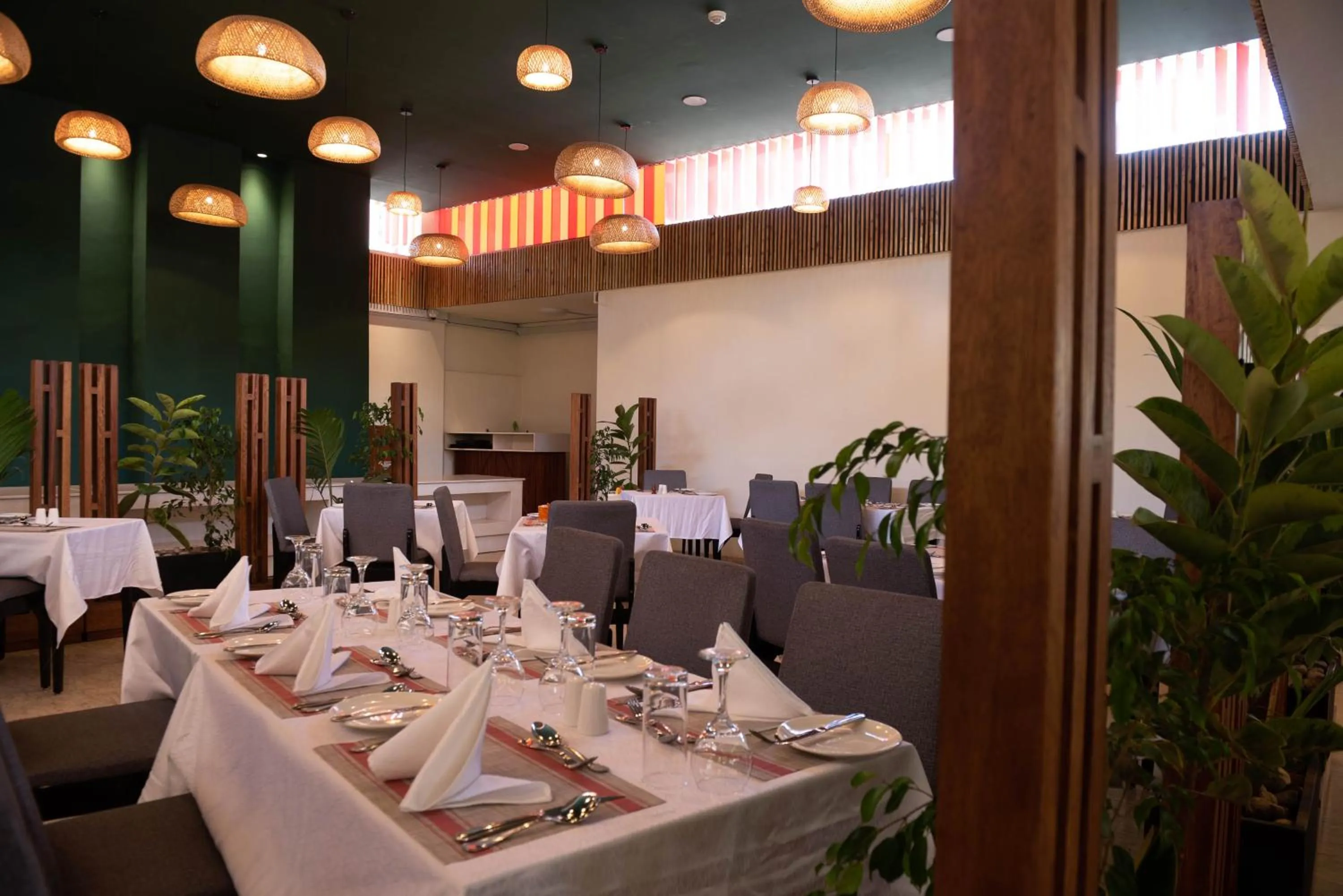 Restaurant/places to eat in Hotel Boulevard Nairobi, City Centre CBD