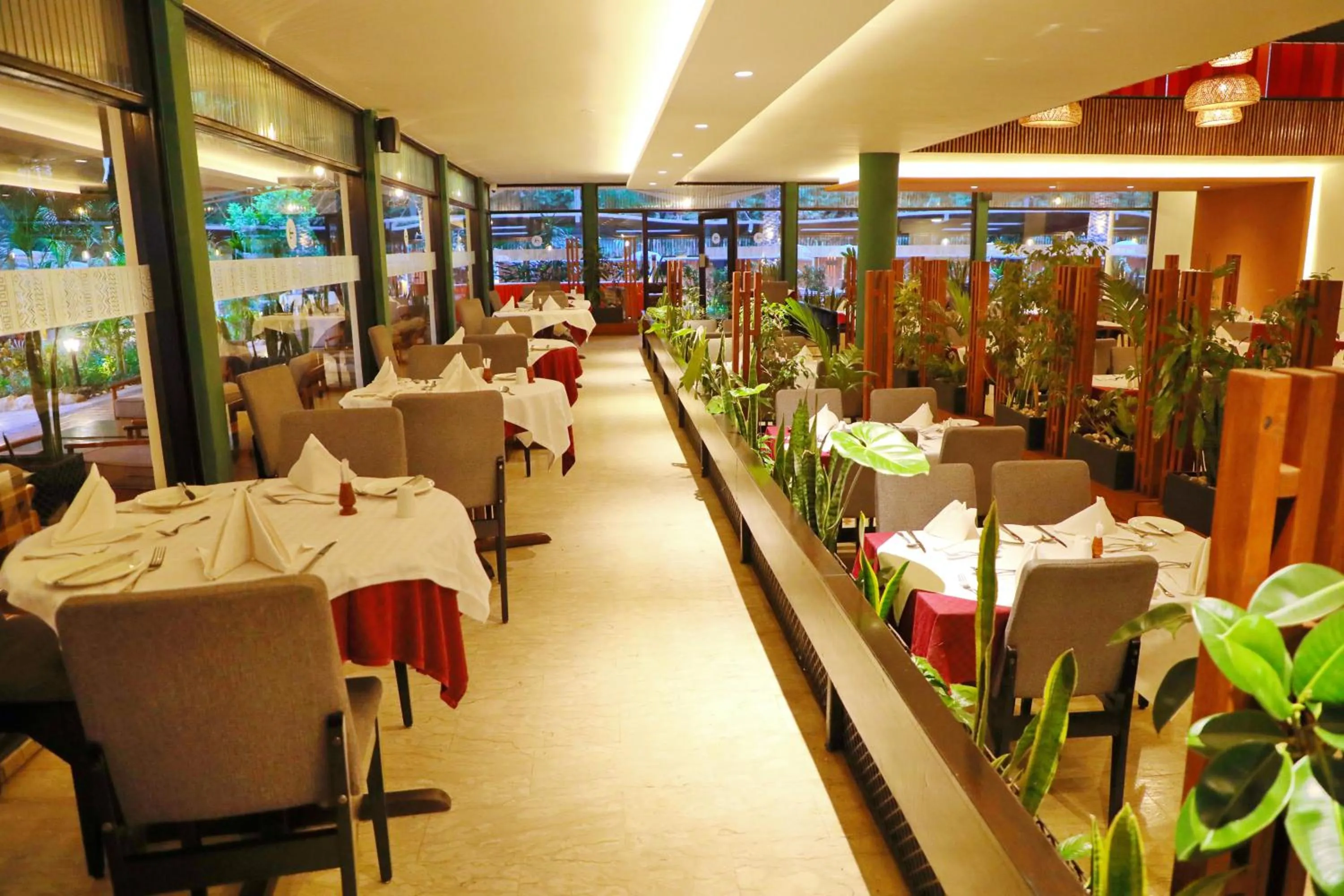 Restaurant/places to eat in Hotel Boulevard Nairobi, City Centre CBD