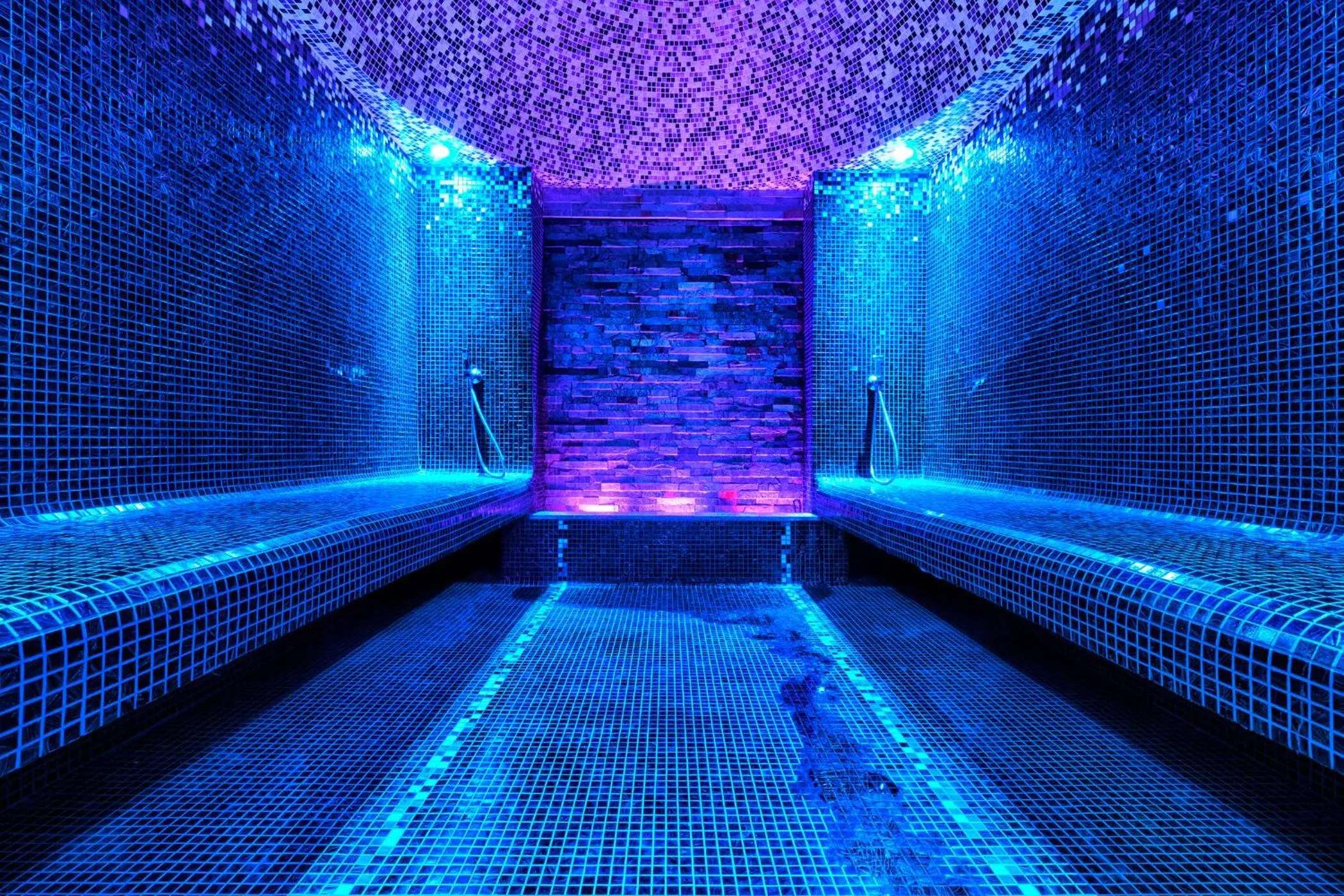 Swimming pool in National Palace Wine & Spa Hotel