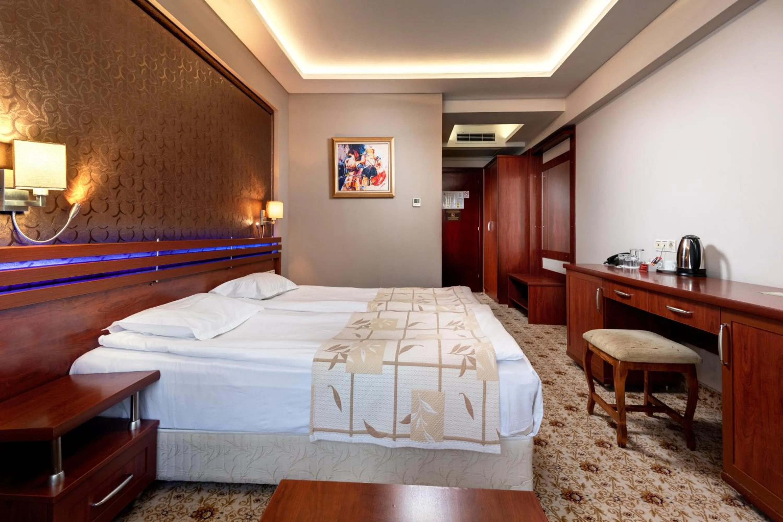 Photo of the whole room, Bed in National Palace Wine & Spa Hotel