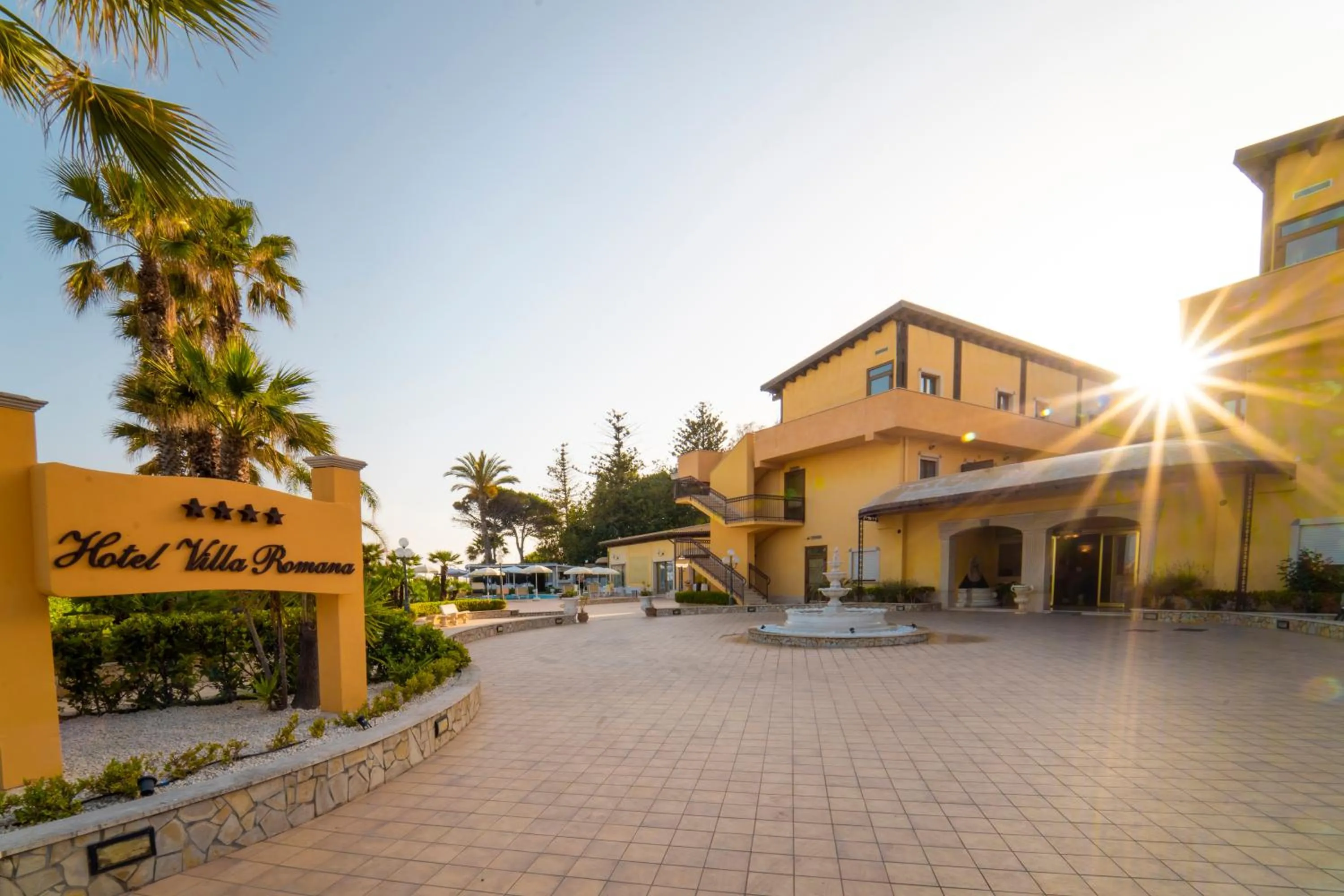 Property building in Hotel Villa Romana