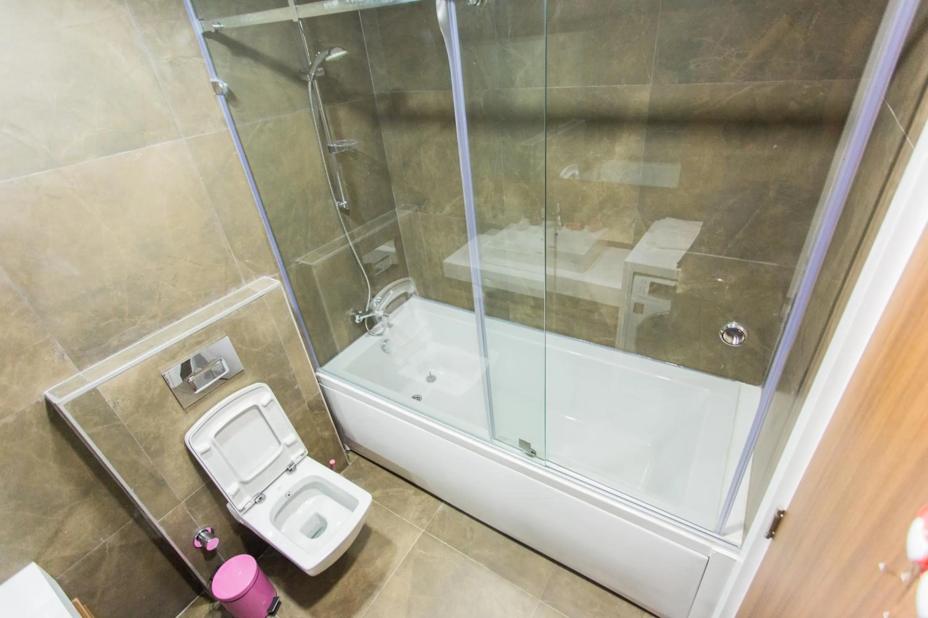 Bathroom in Accra Luxury Apartments @ Pearl