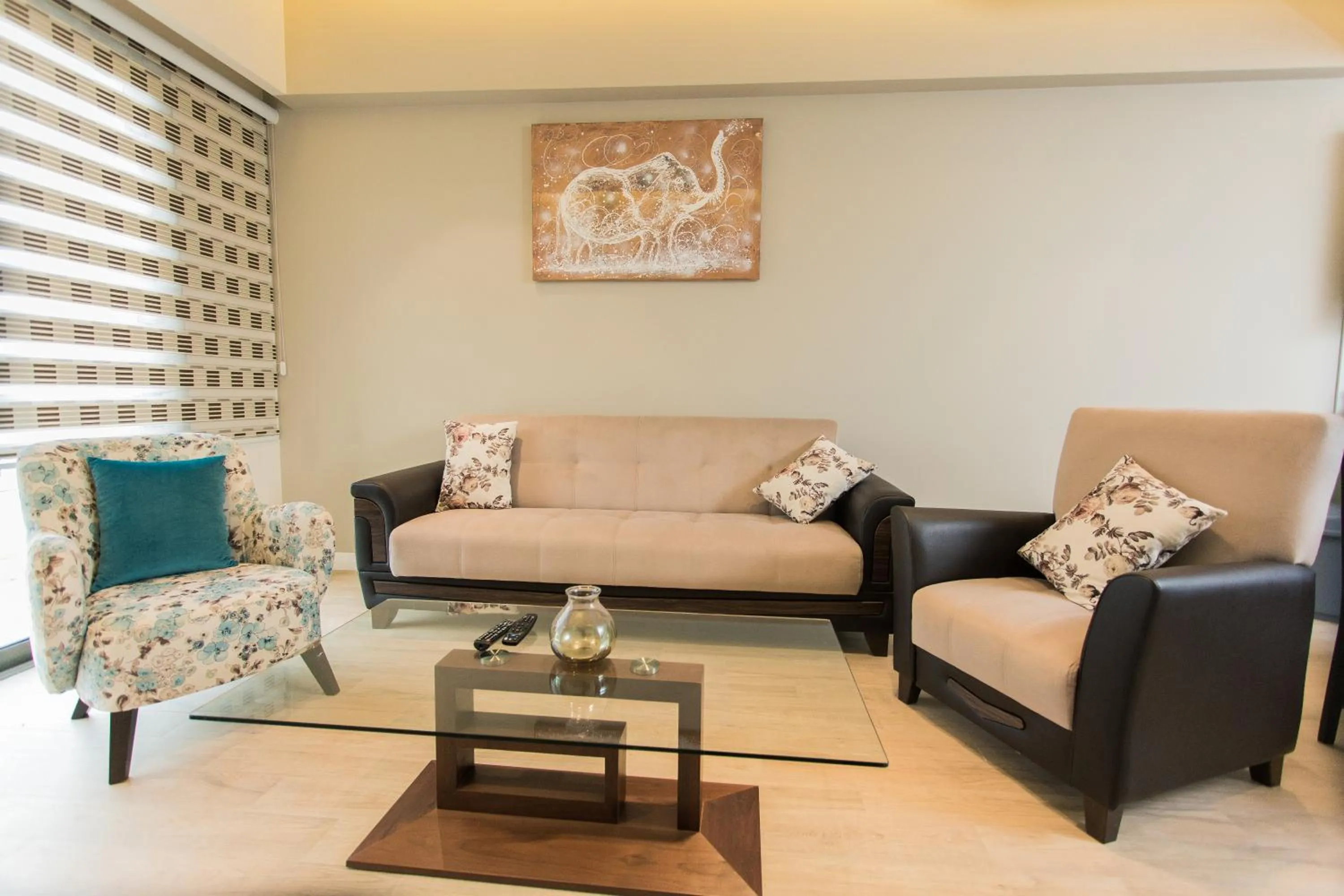 Seating area in Accra Luxury Apartments @ Pearl