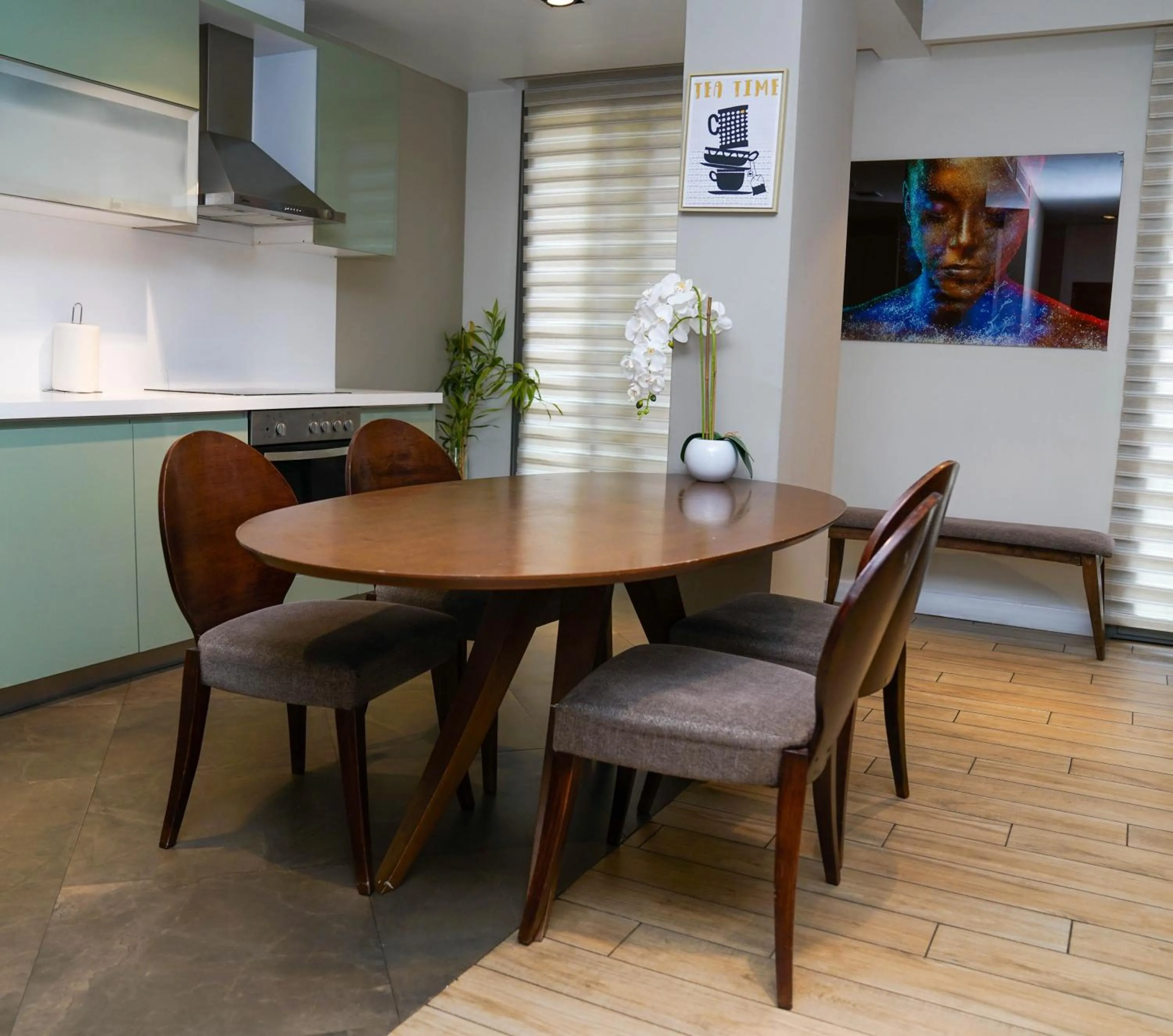 Dining area in Accra Luxury Apartments @ Pearl