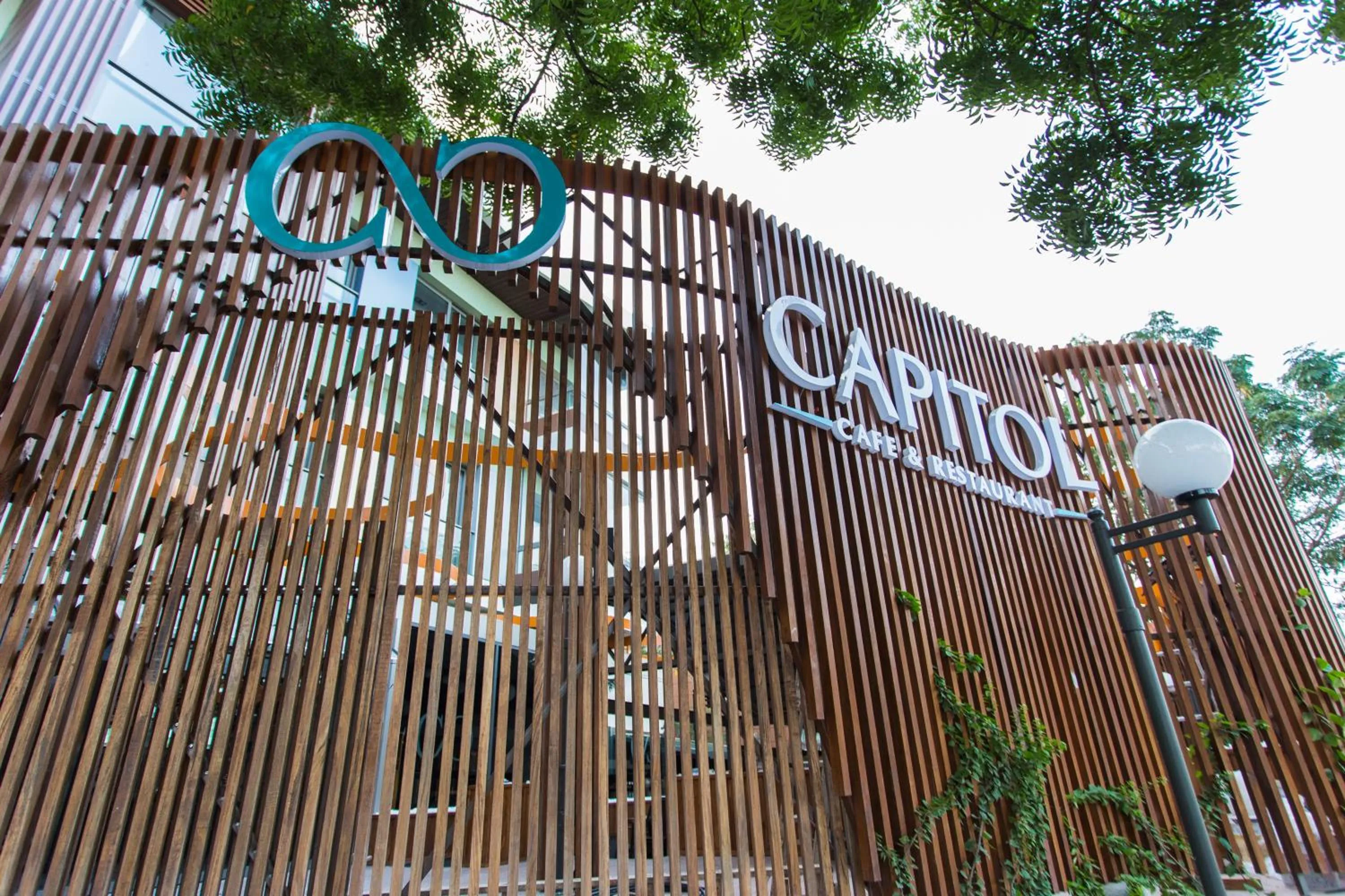 Restaurant/places to eat in Accra Luxury Apartments @ Pearl