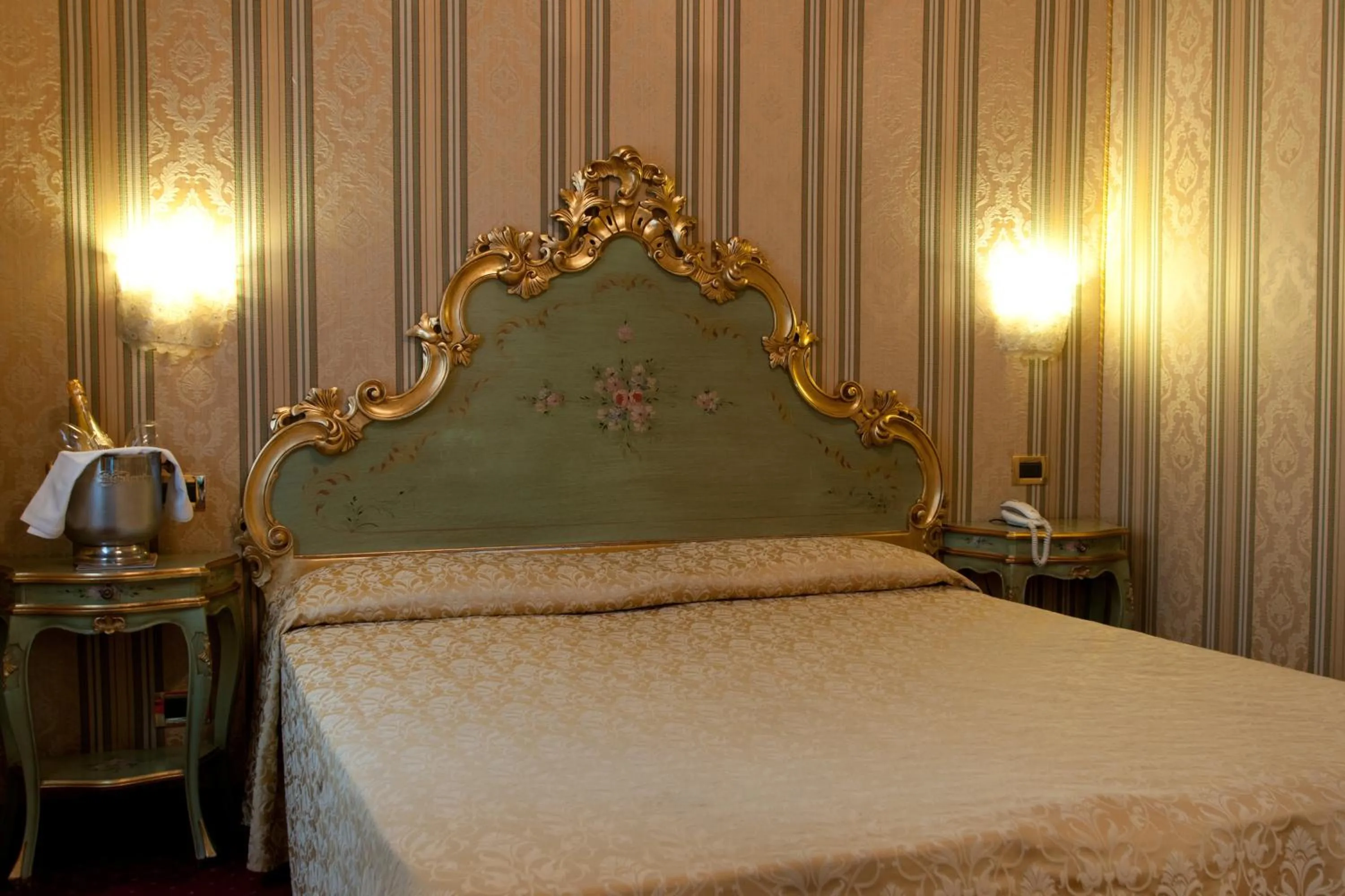Photo of the whole room, Bed in Hotel al Graspo de Ua