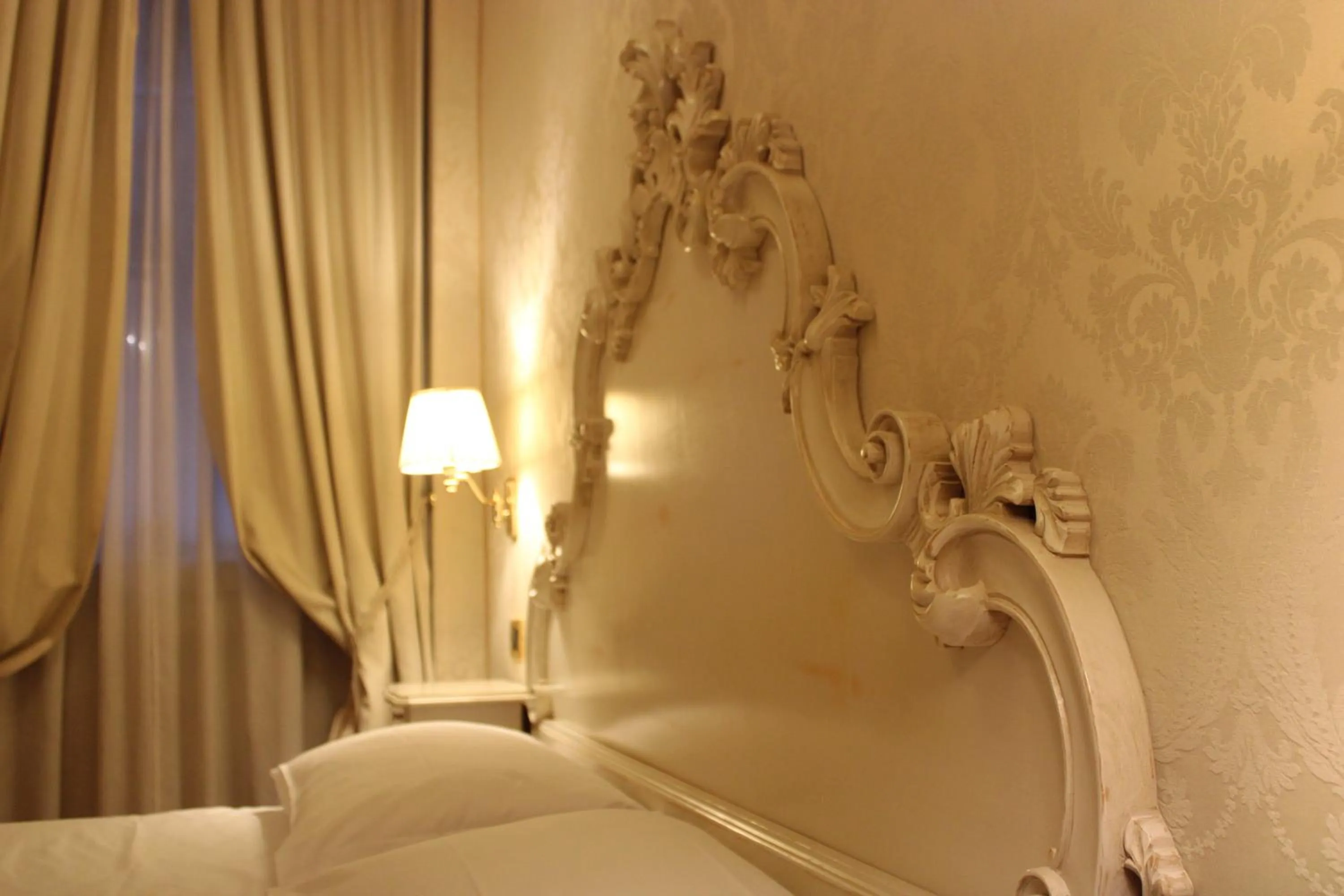 Bed in Hotel al Graspo de Ua