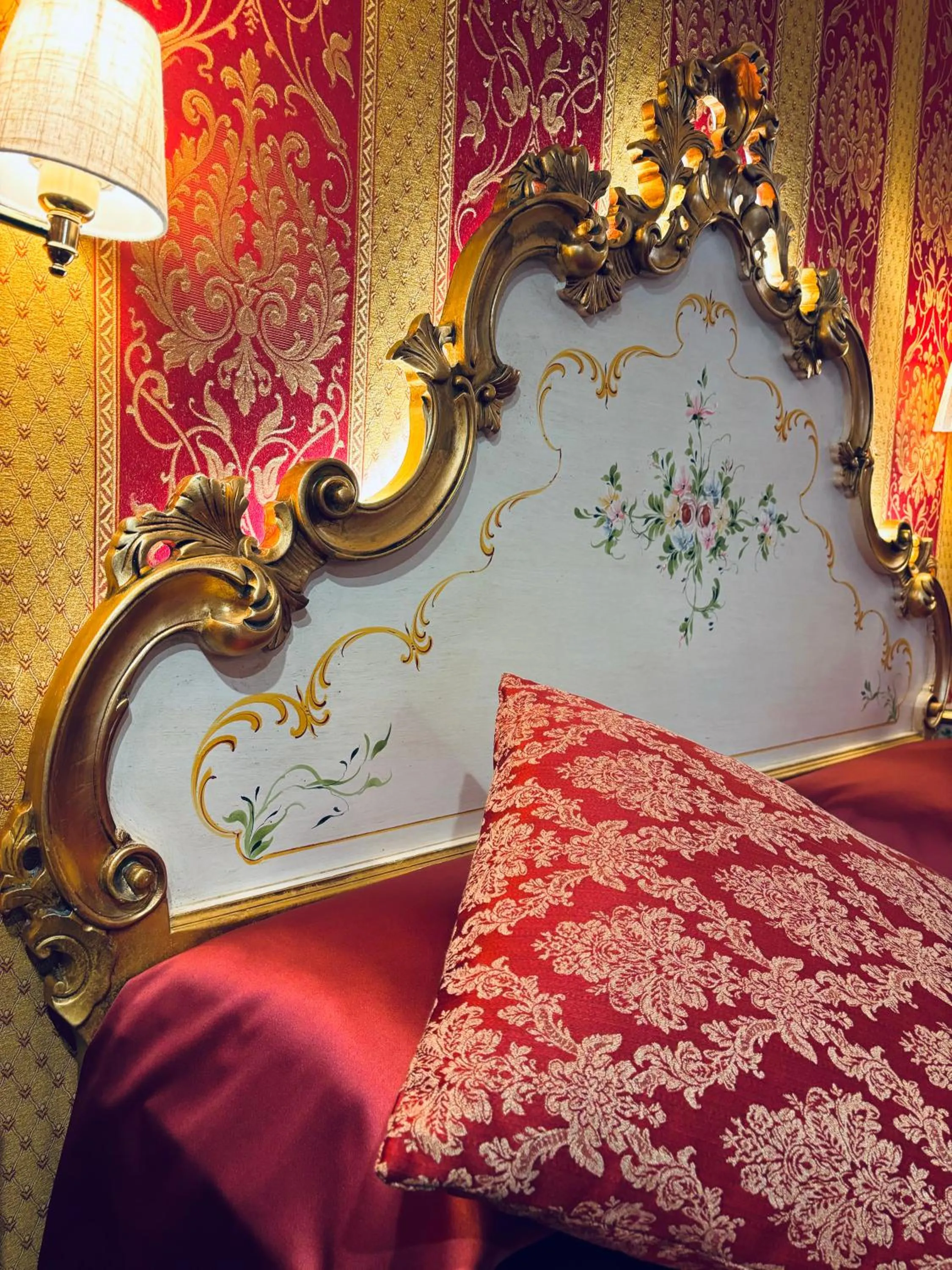 Bed in Hotel al Graspo de Ua