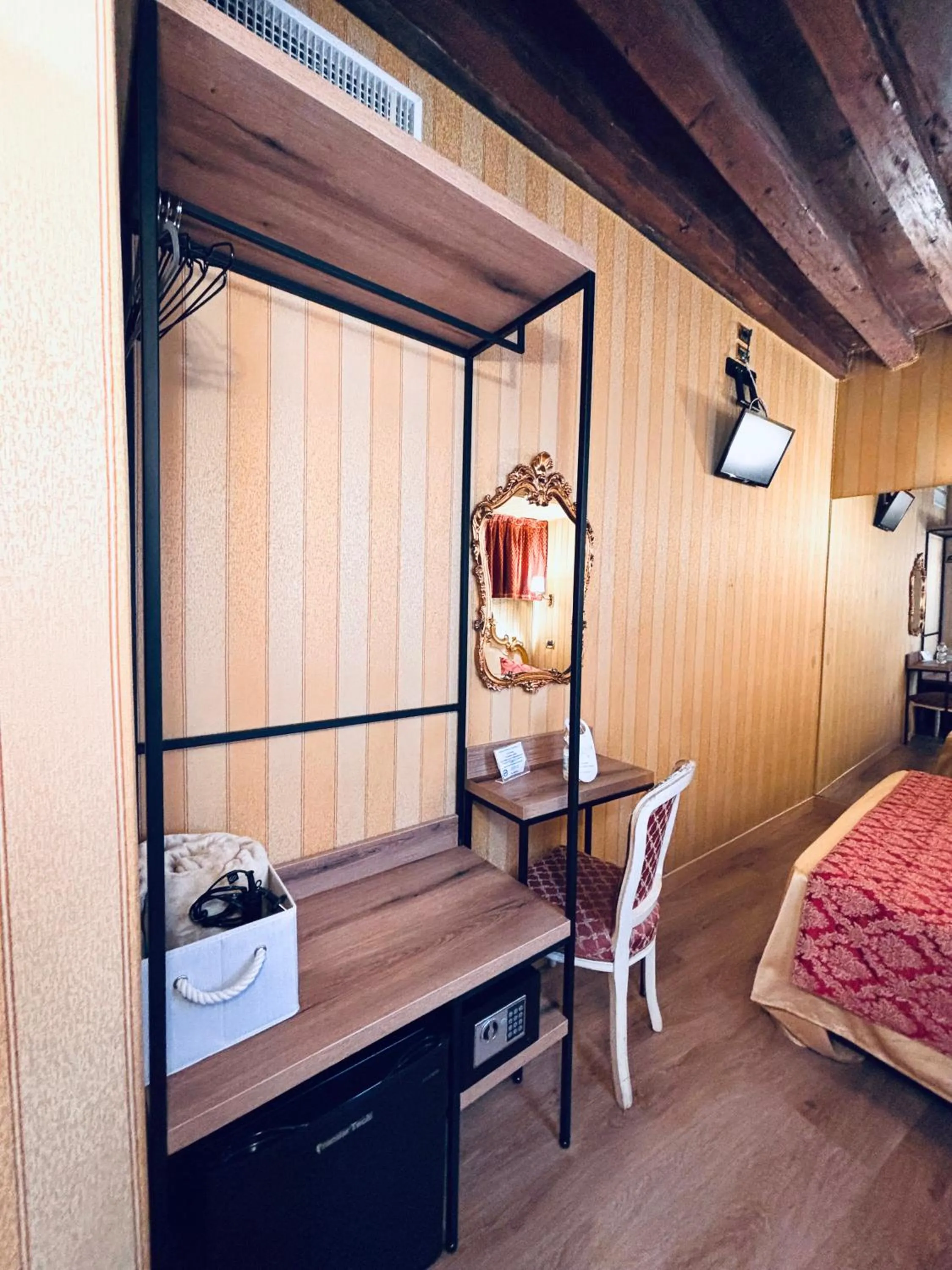 Bed in Hotel al Graspo de Ua