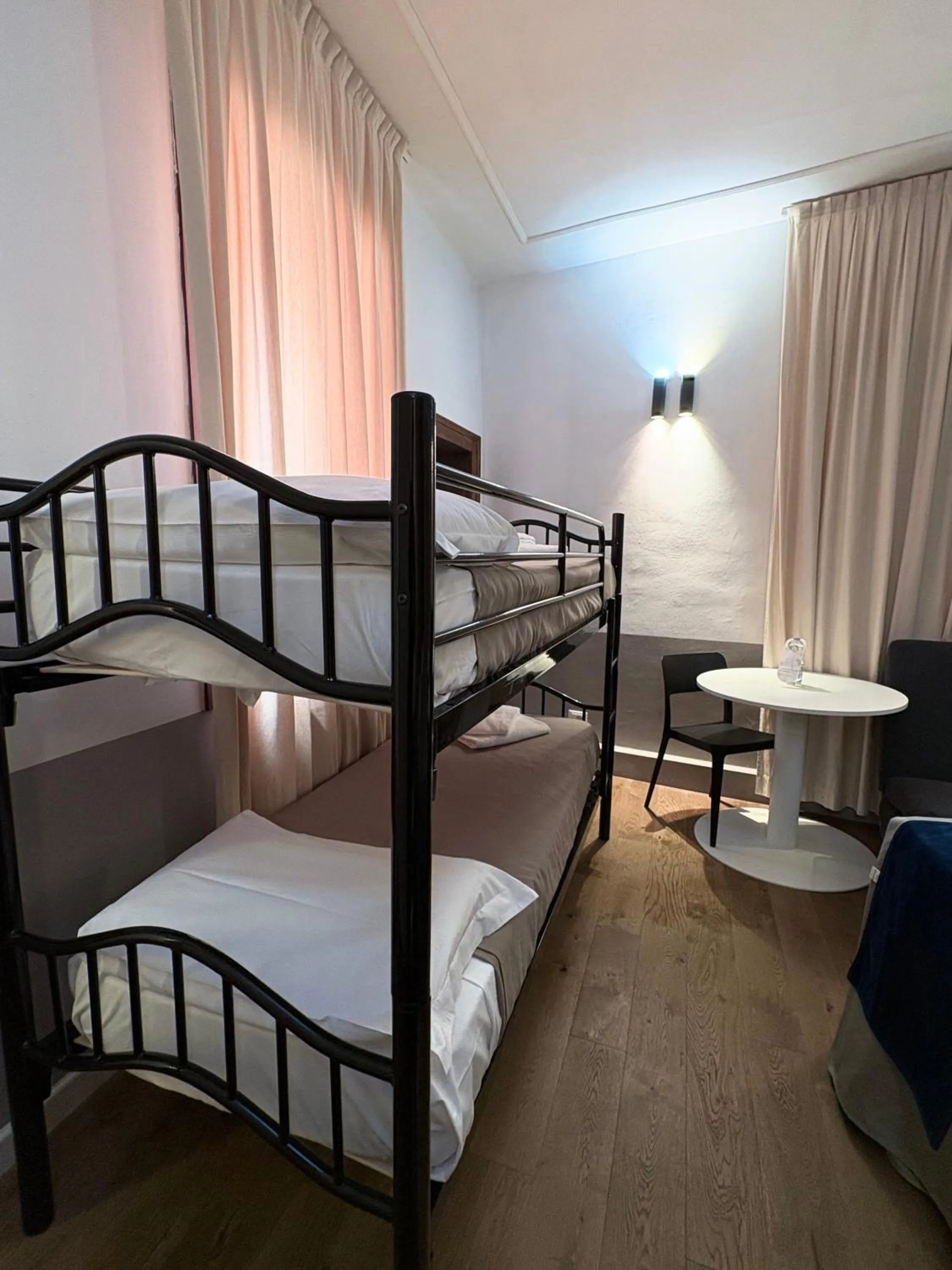 bunk bed, Bed in Hotel al Graspo de Ua