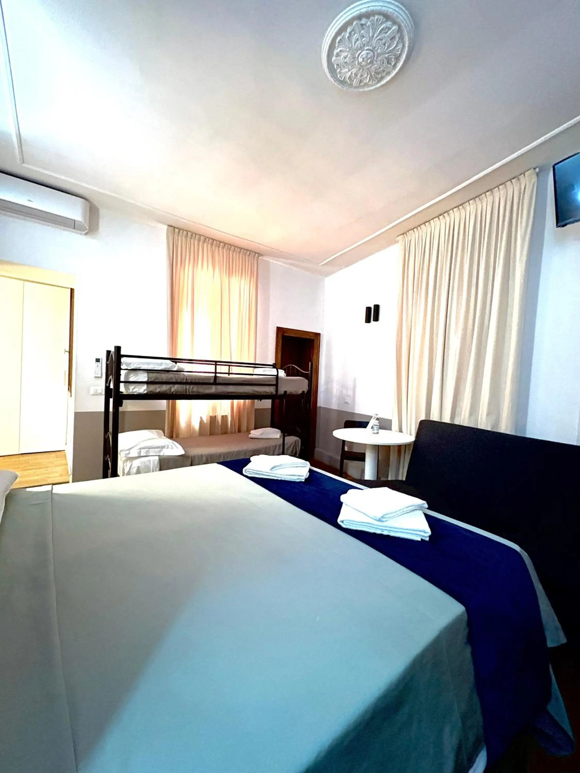 Photo of the whole room, Bed in Hotel al Graspo de Ua