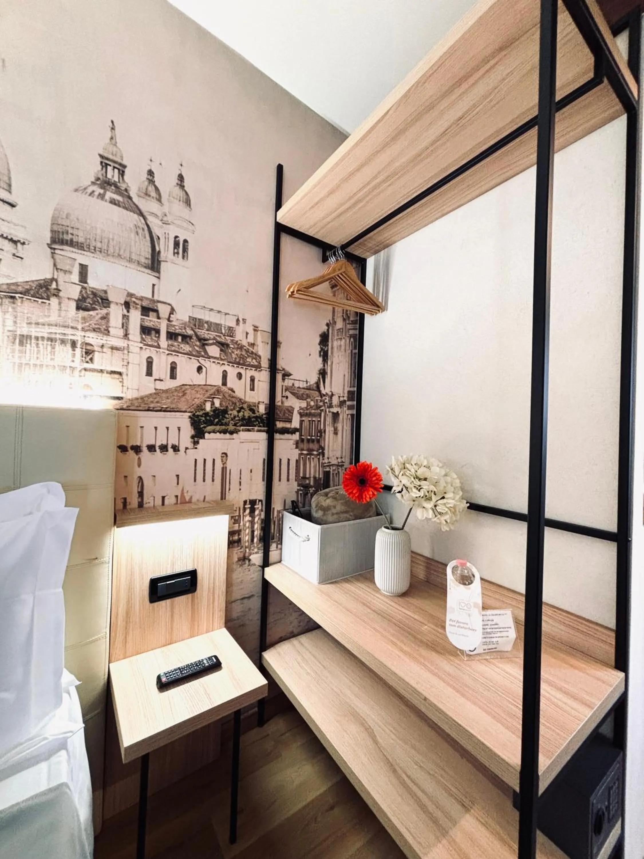 wardrobe in Hotel al Graspo de Ua